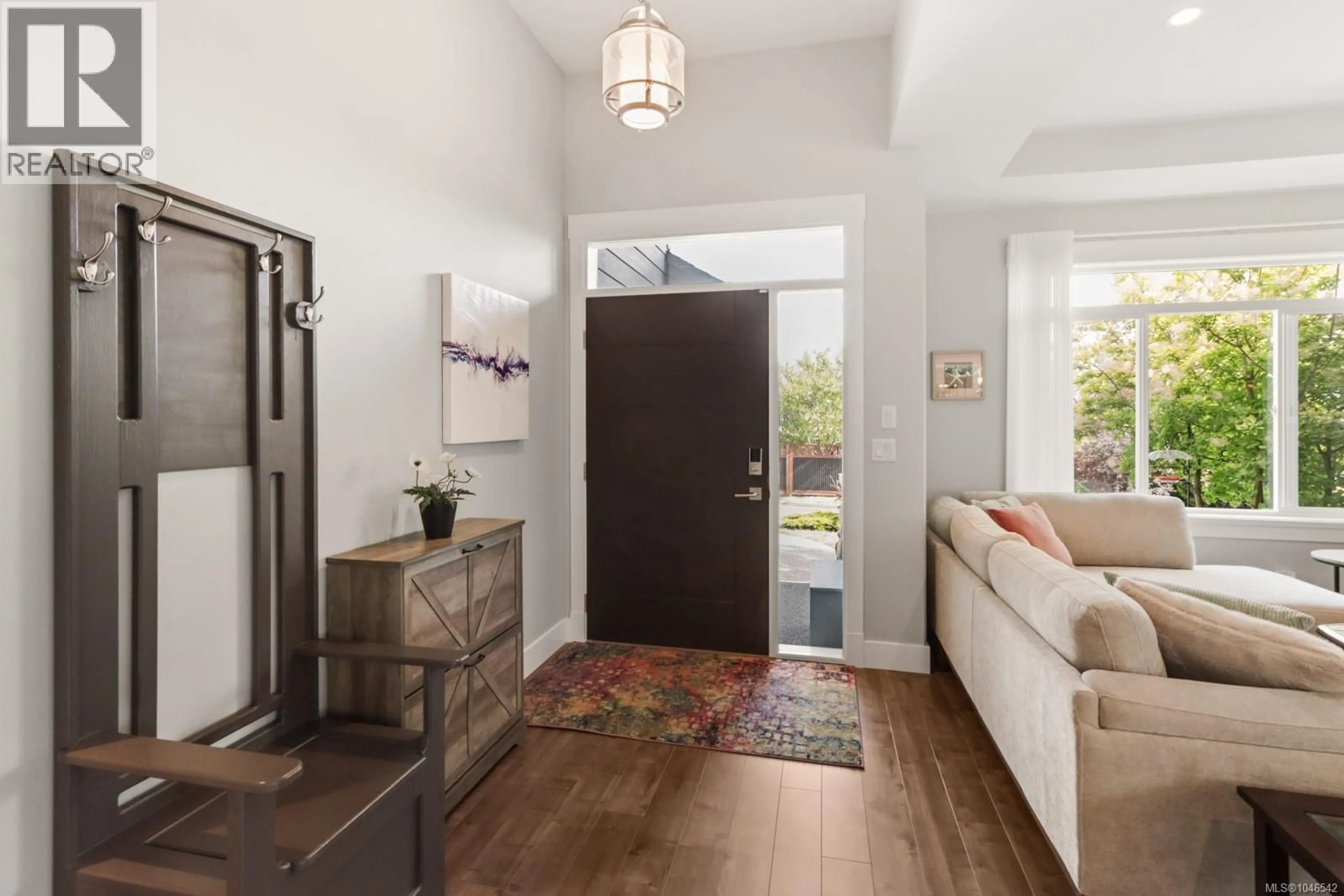 Indoor entryway for 5612 HAMMOND BAY ROAD, Nanaimo British Columbia V9T6S2