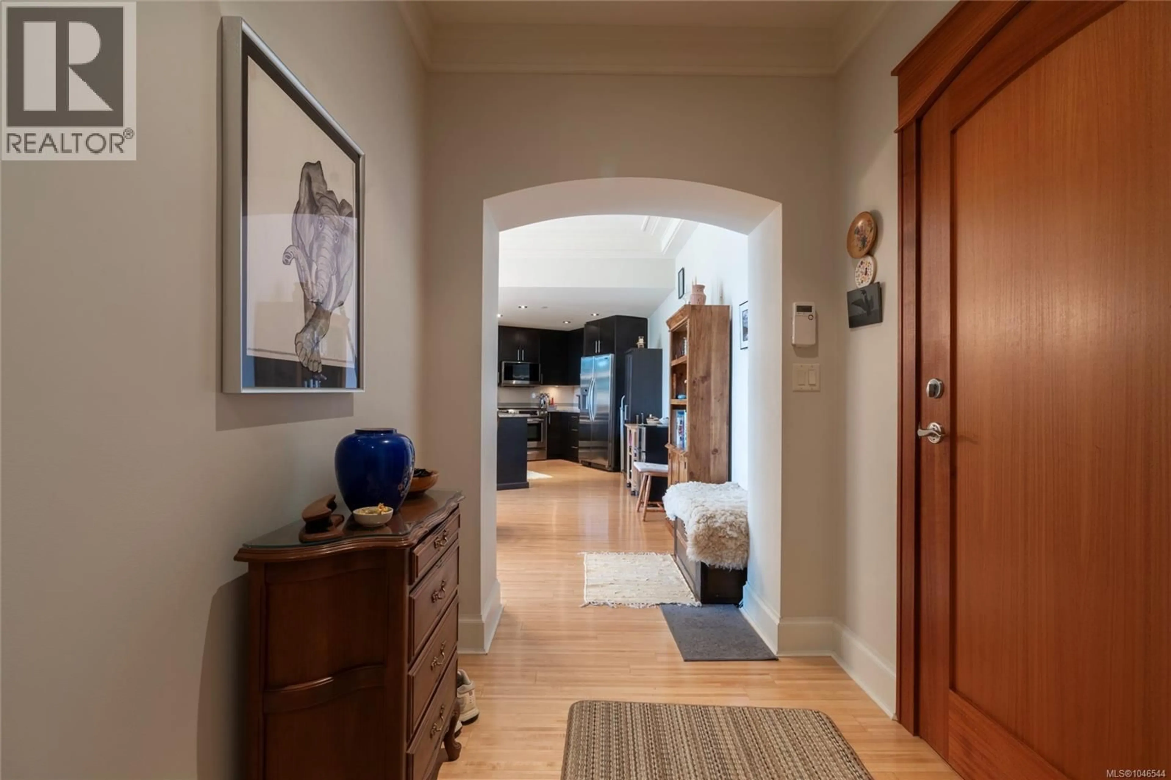 Indoor entryway for 106 - 847 DUNSMUIR ROAD, Esquimalt British Columbia V9A0A5