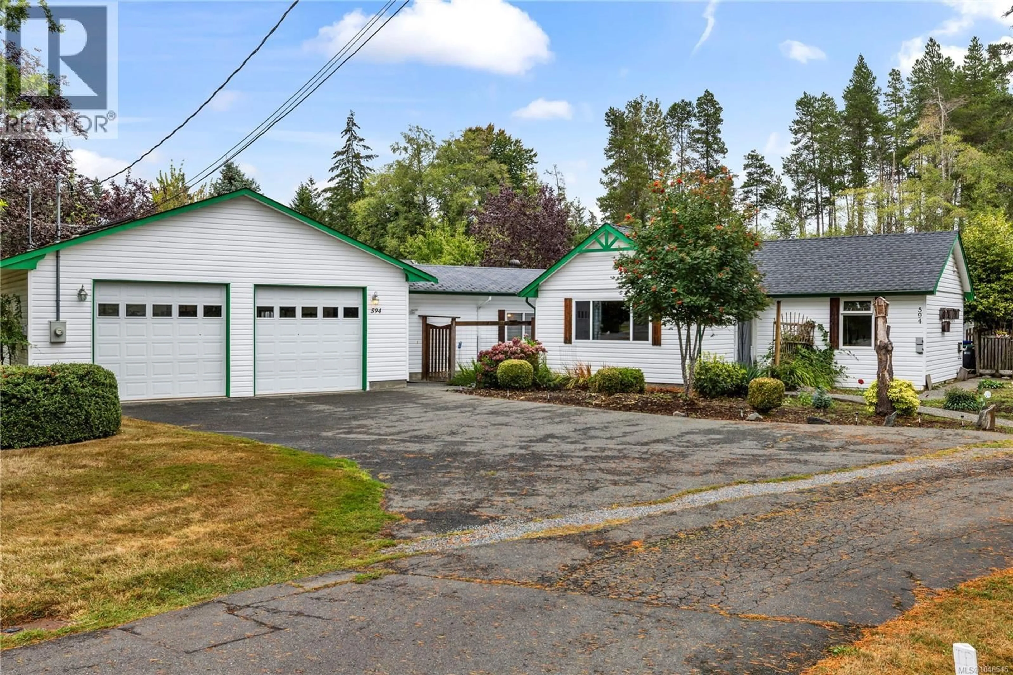 A pic from outside/outdoor area/front of a property/back of a property/a pic from drone, street for 594 PYM STREET NORTH, Parksville British Columbia V9P1B6