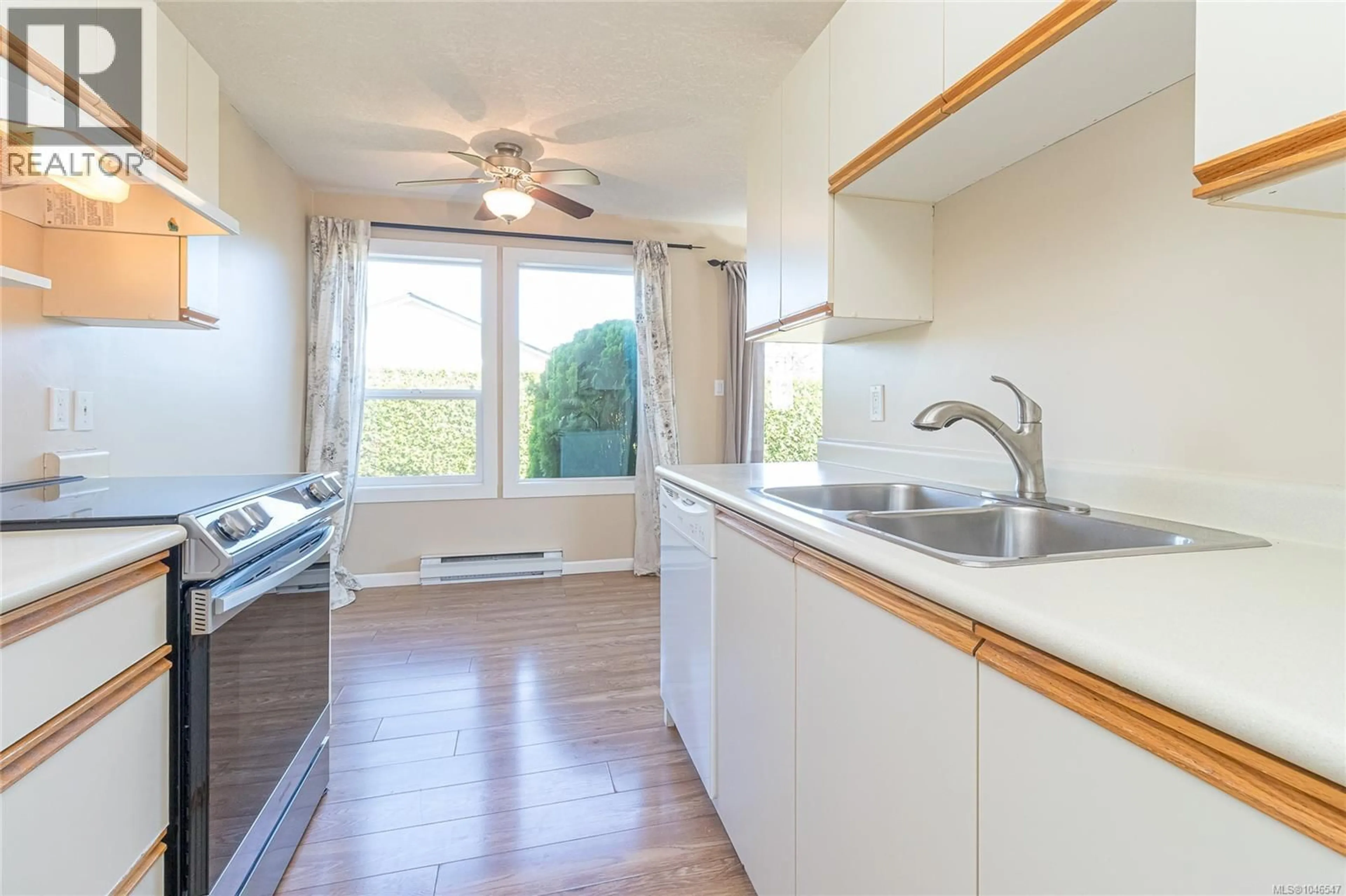 Standard kitchen, wood/laminate floor for 104 - 435 MORISON AVENUE, Parksville British Columbia V9P2M7