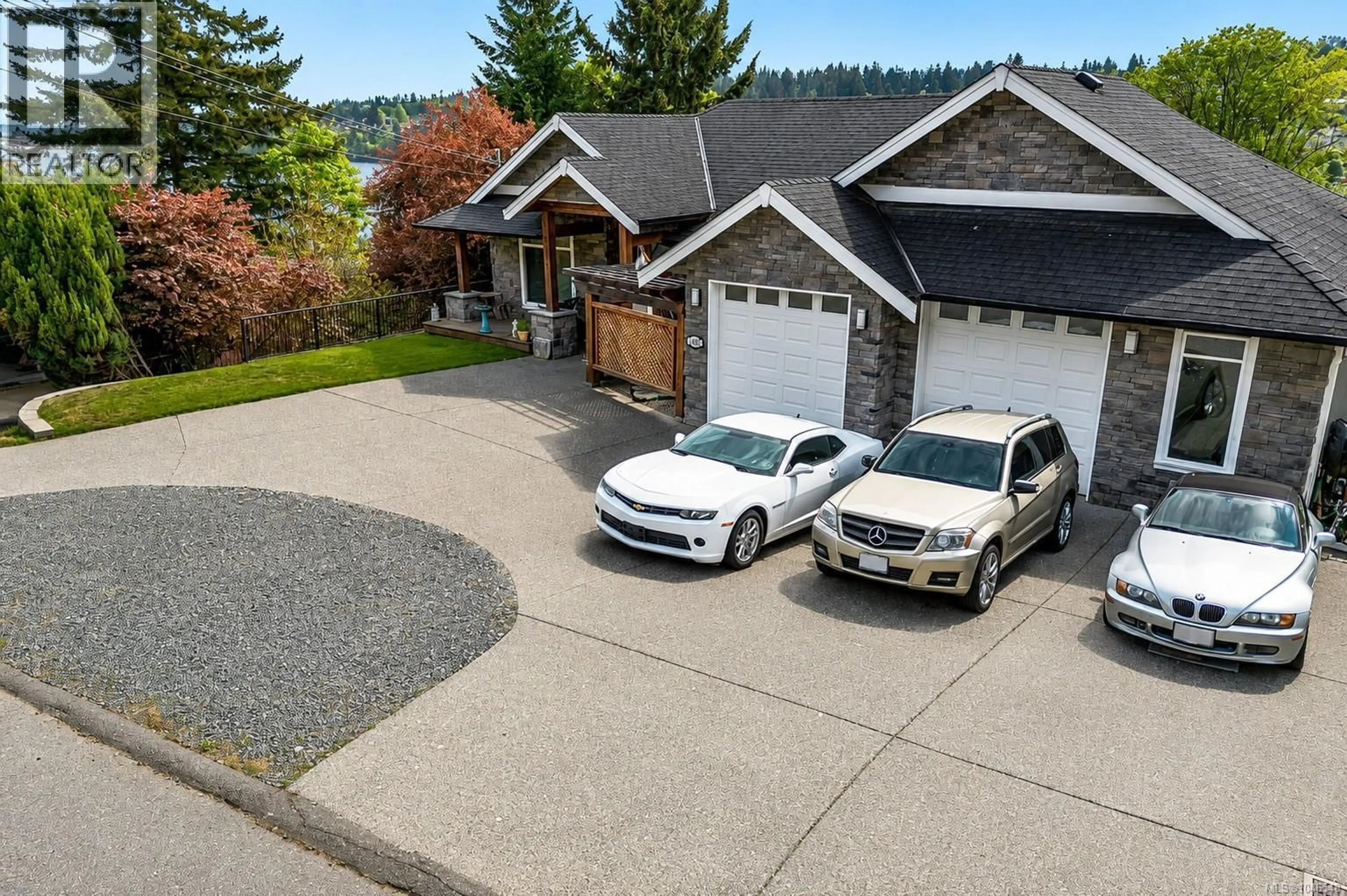A pic from outside/outdoor area/front of a property/back of a property/a pic from drone, street for 1460 SHERWOOD DRIVE, Nanaimo British Columbia V9T1G7