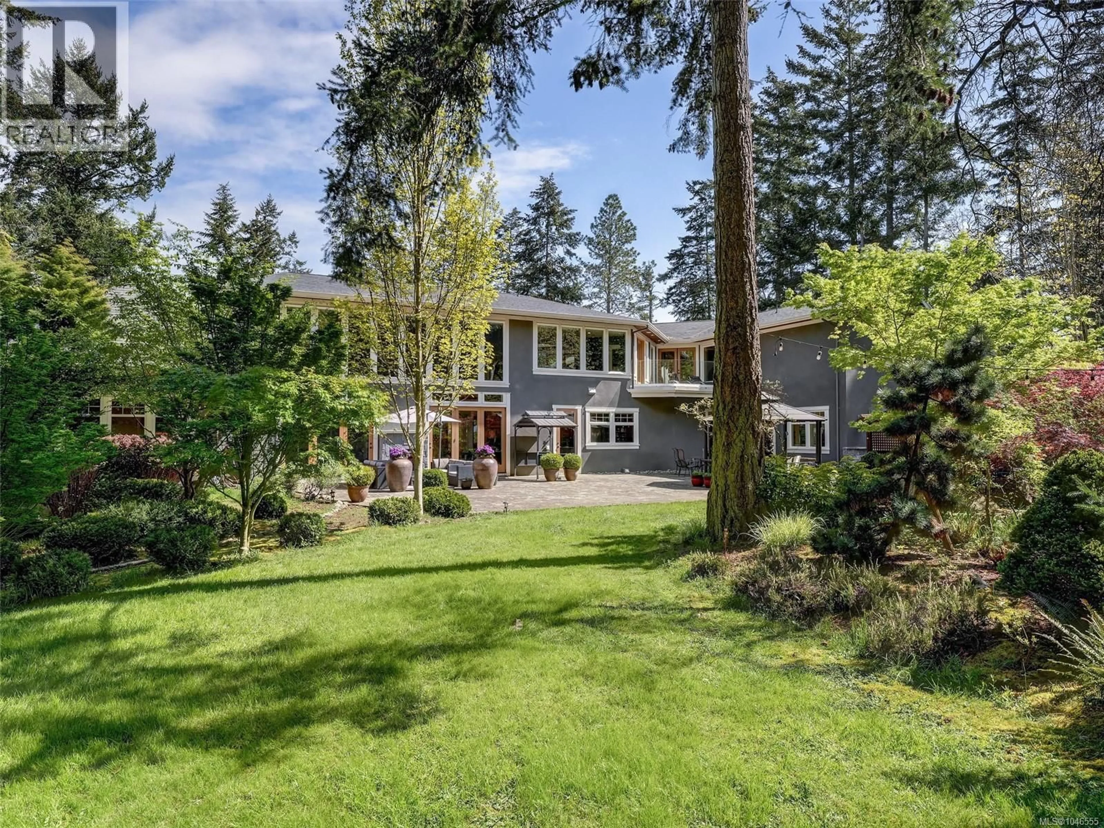 A pic from outside/outdoor area/front of a property/back of a property/a pic from drone, unknown for 2615 QUEENSWOOD DRIVE, Saanich British Columbia V8N1X6