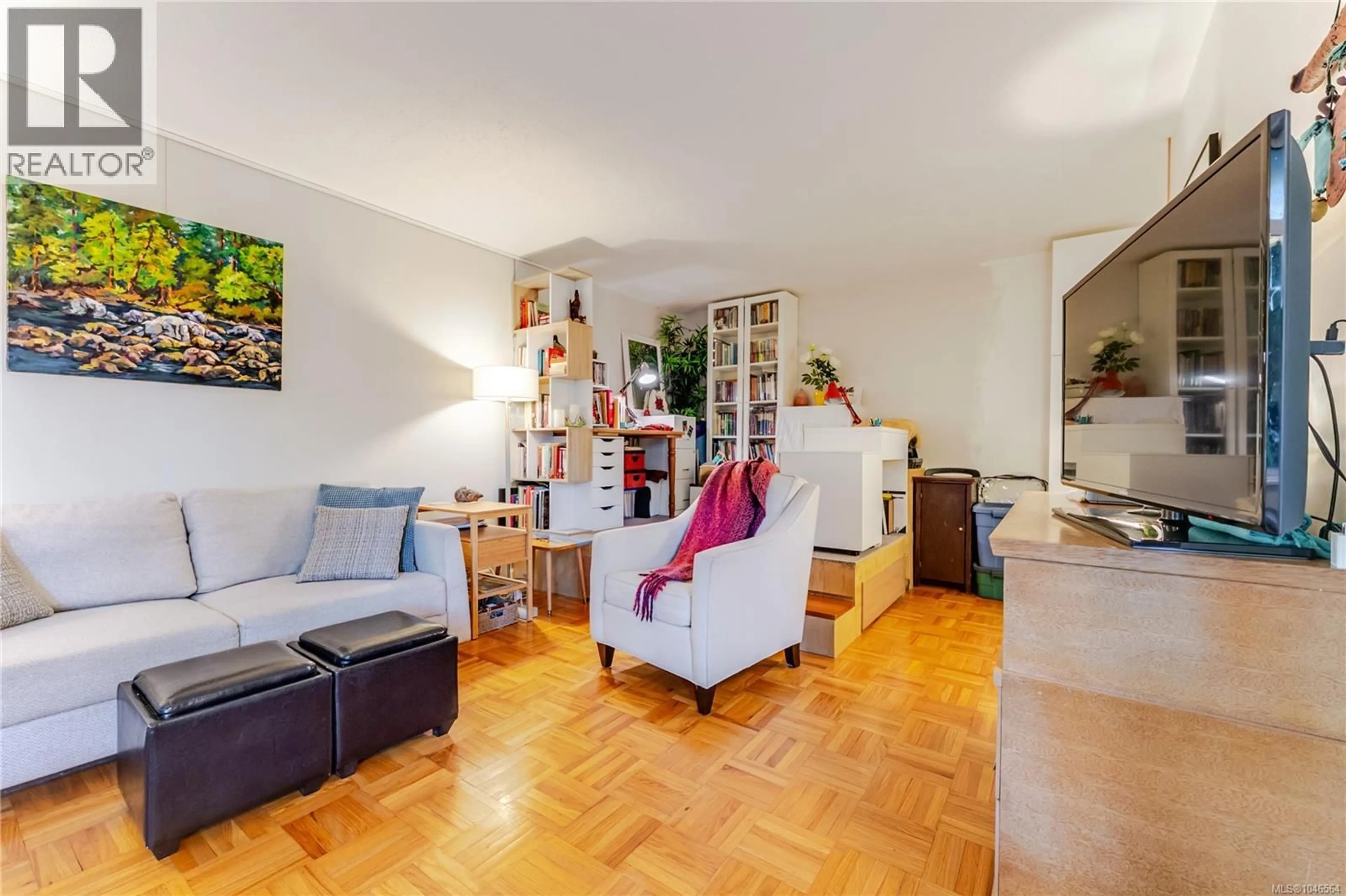 Living room with furniture, unknown for 101 - 250 DOUGLAS STREET, Victoria British Columbia V8V2P4