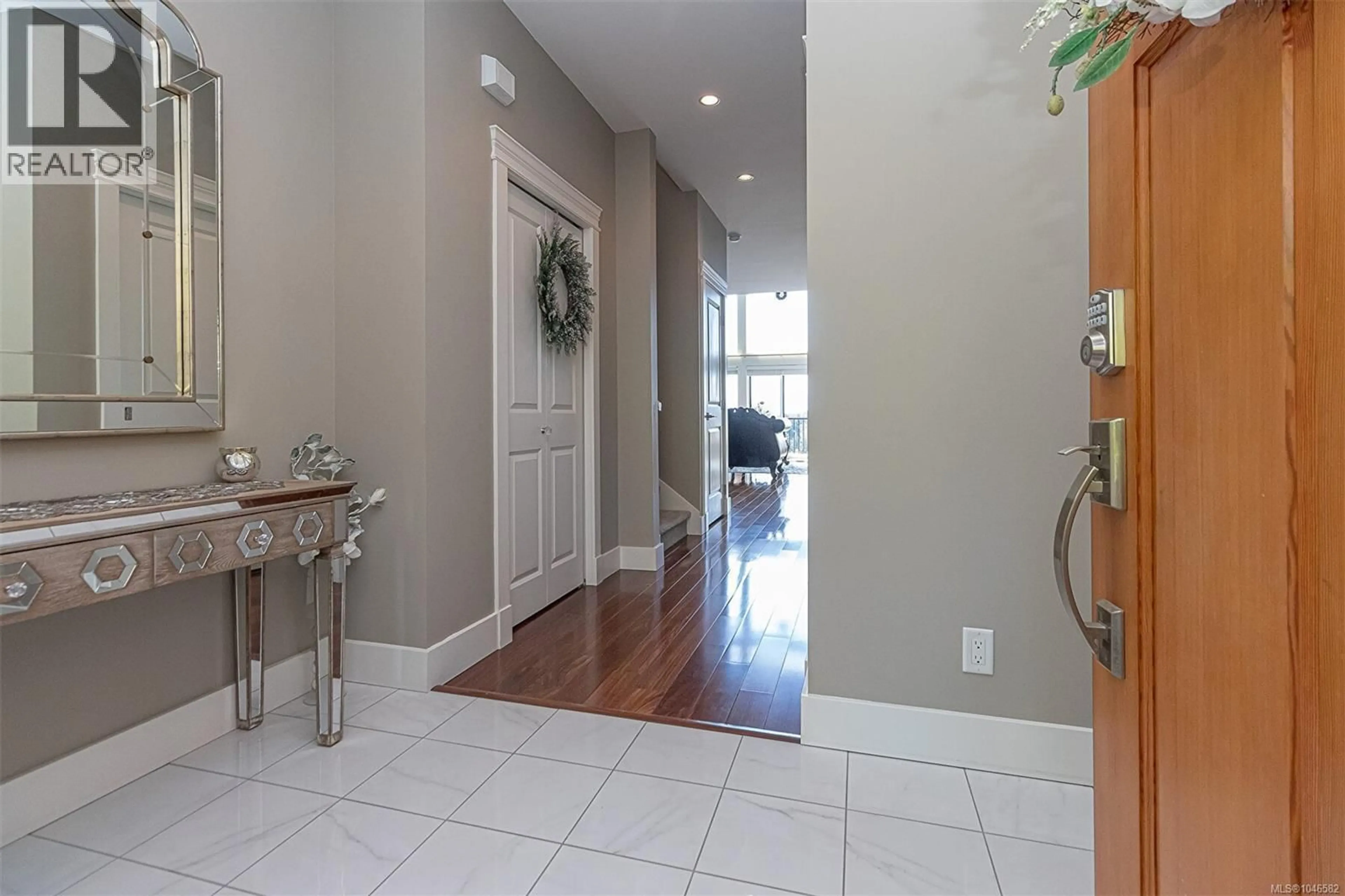 Indoor foyer for 10 - 614 GRANROSE TERRACE, Colwood British Columbia V9C0C9