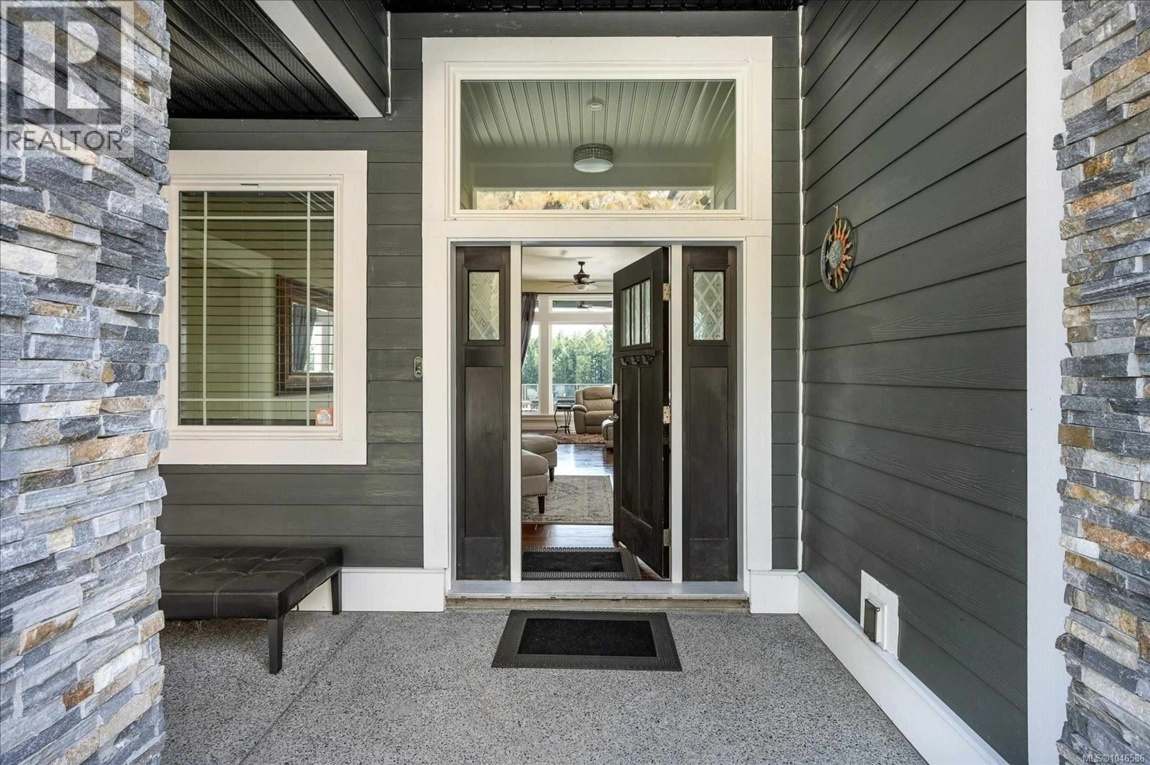 Indoor entryway for 909 HANINGTON ROAD, Ladysmith British Columbia V0G0A4