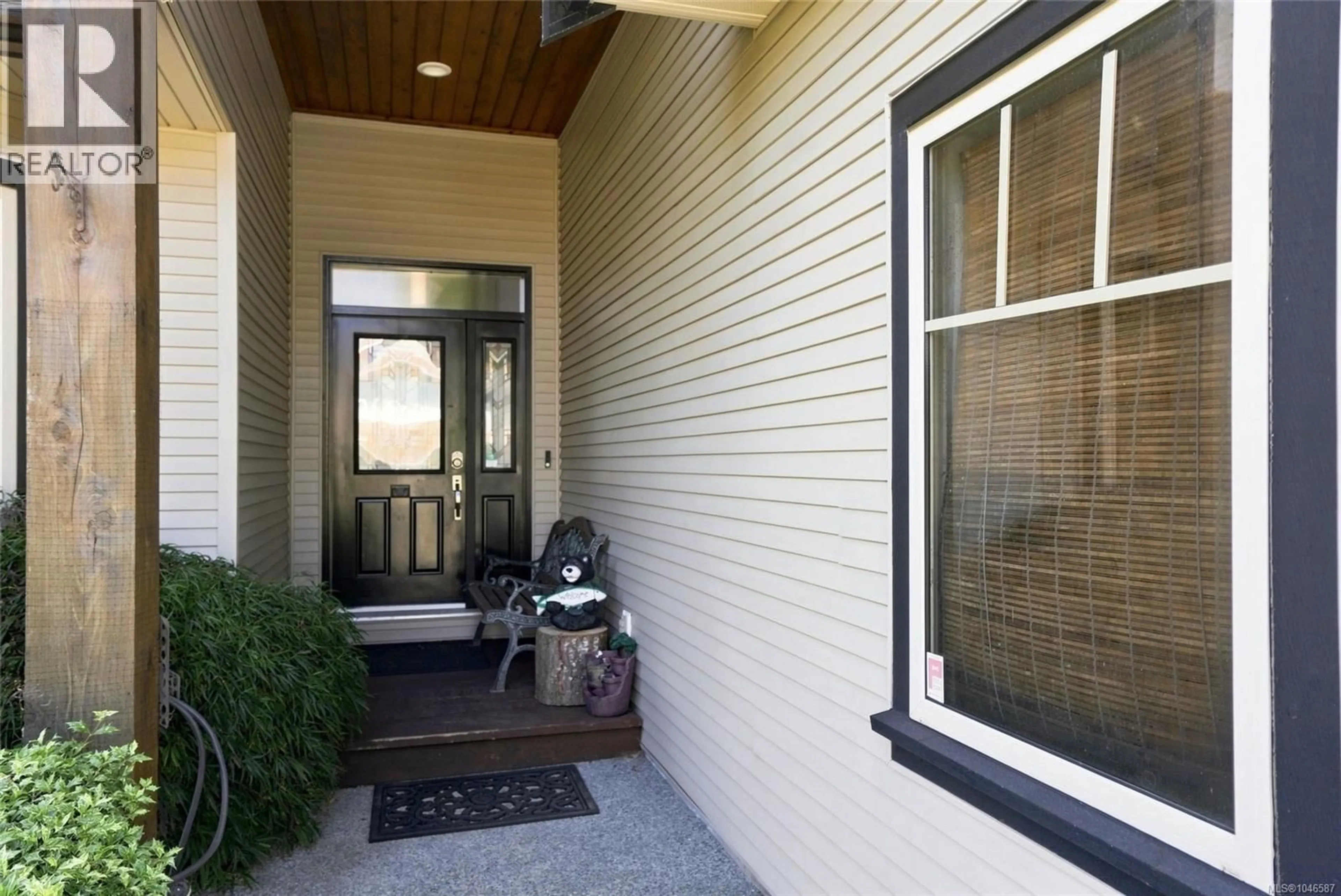Indoor entryway for 1752 WHITE BLOSSOM WAY, Nanaimo British Columbia V9X1X6
