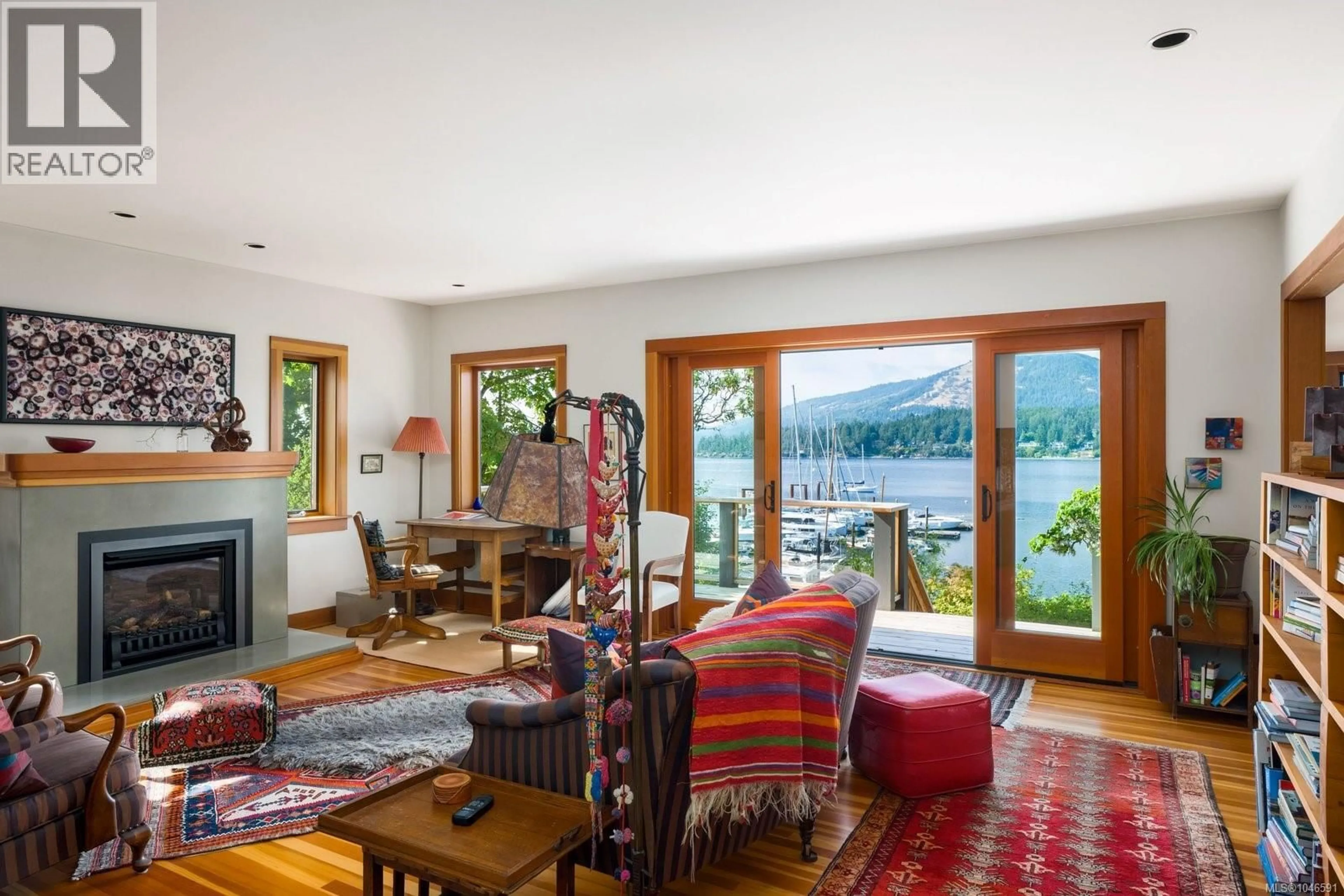 Living room with furniture, unknown for 10994 MADRONA DRIVE, North Saanich British Columbia V8L5R7