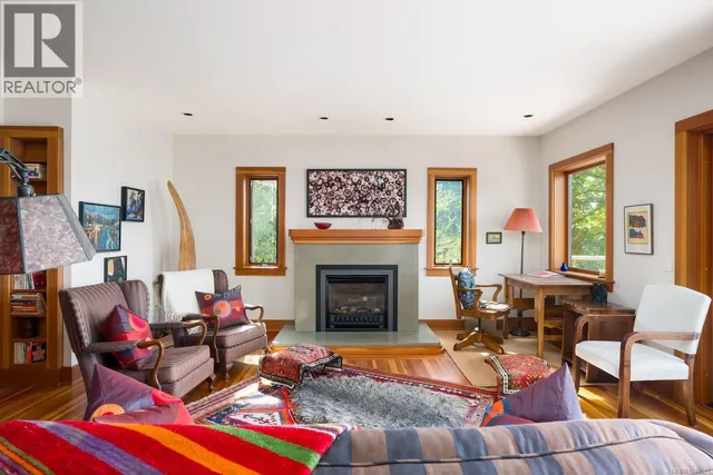 10994 MADRONA DRIVE, North Saanich 4