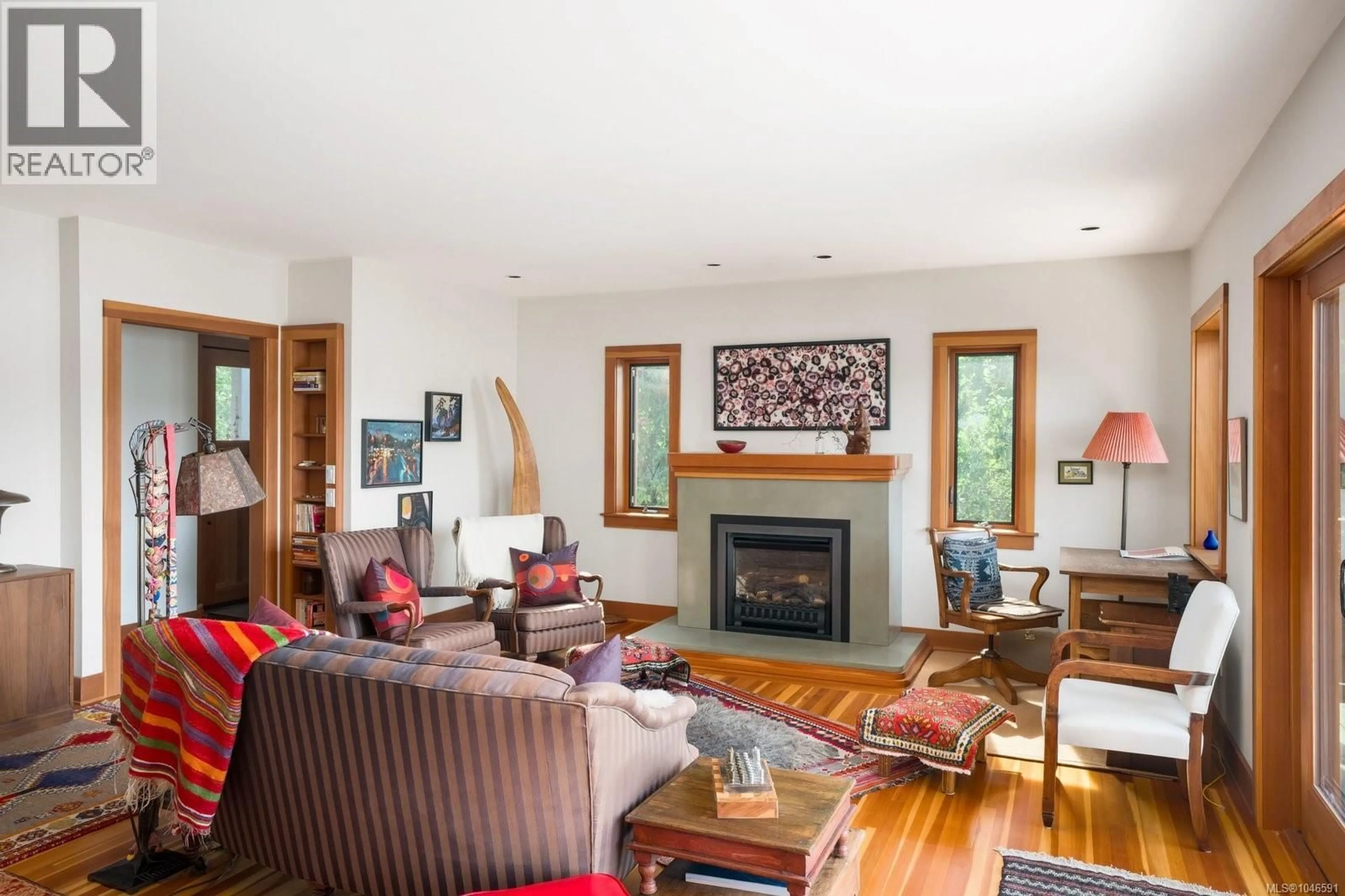 Living room with furniture, wood/laminate floor for 10994 MADRONA DRIVE, North Saanich British Columbia V8L5R7