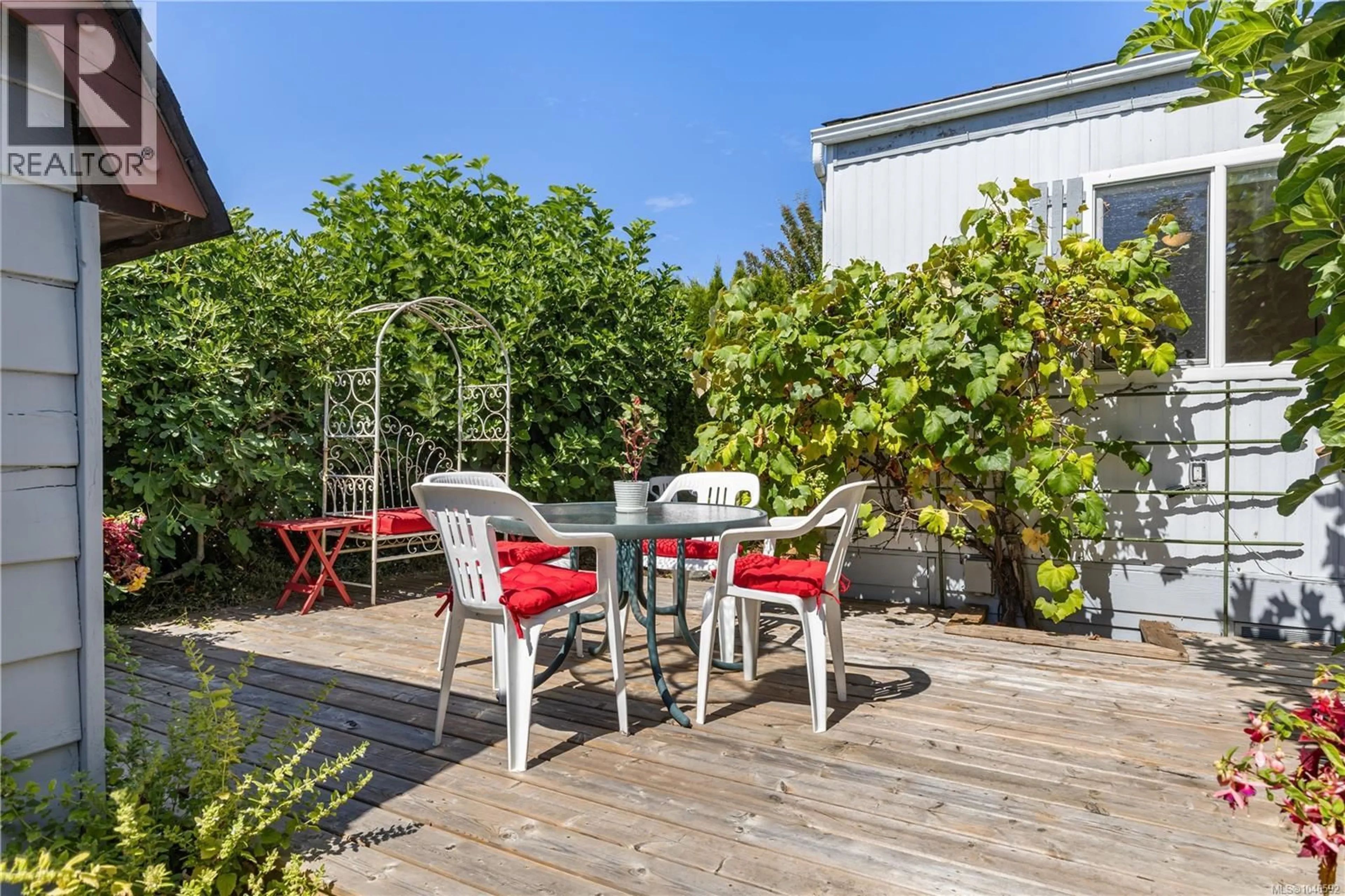 Patio, street for 94 - 7701 CENTRAL SAANICH ROAD, Central Saanich British Columbia V8M2B6