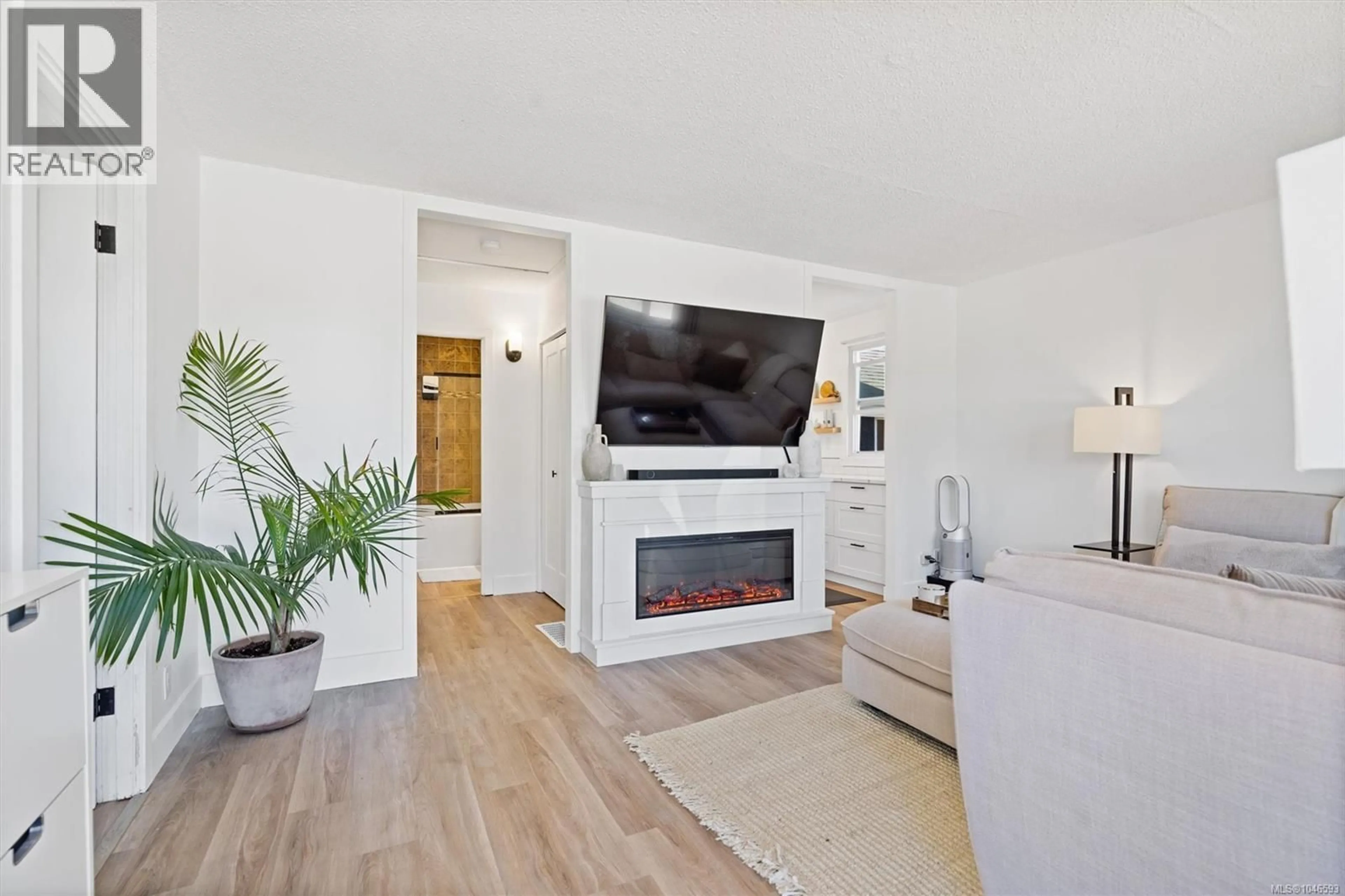 Living room with furniture, wood/laminate floor for 1143 LOCKLEY ROAD, Esquimalt British Columbia V9A4S5