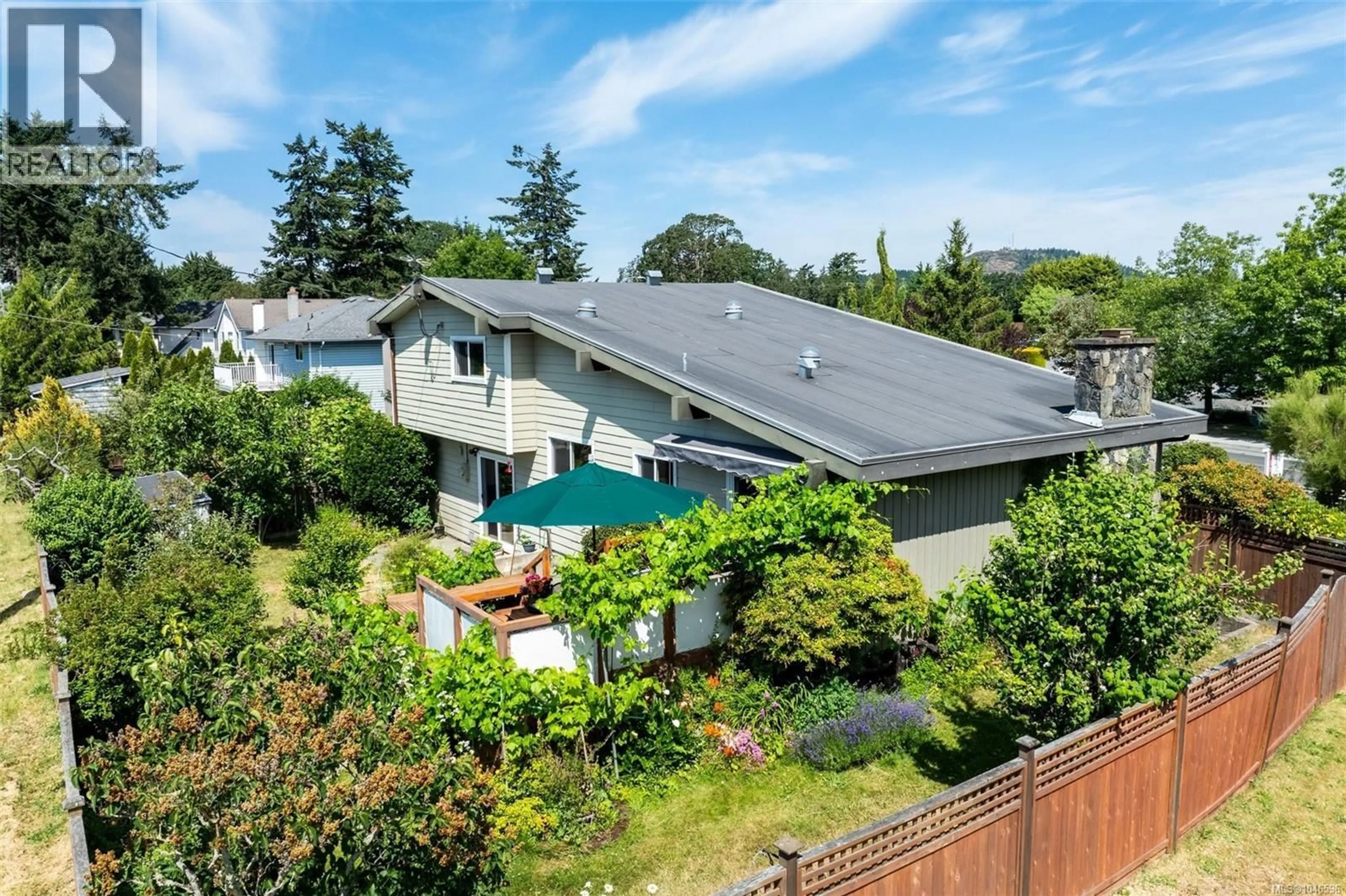 A pic from outside/outdoor area/front of a property/back of a property/a pic from drone, unknown for 4070 LARCHWOOD DRIVE, Saanich British Columbia V8N6H7
