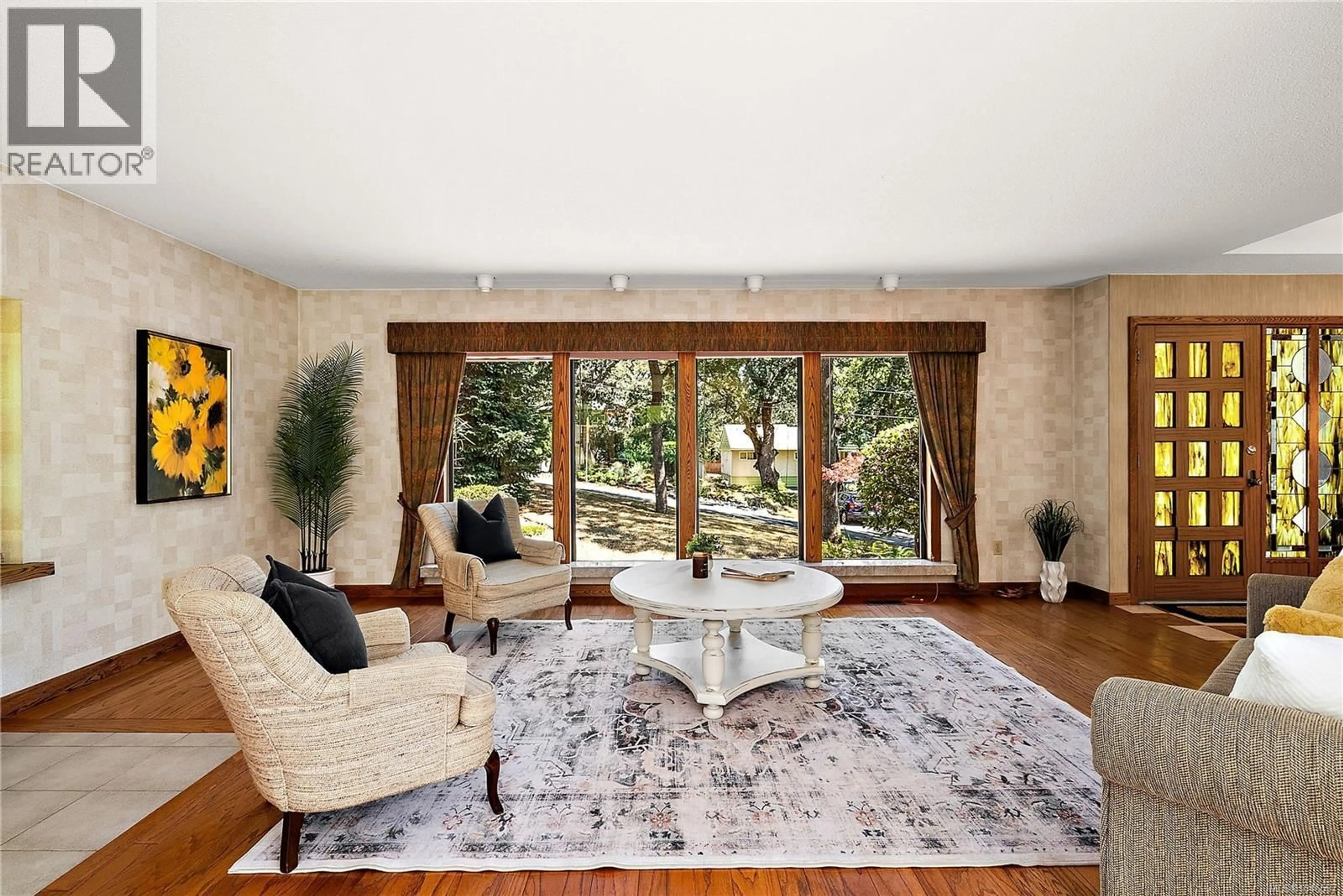 Living room with furniture, unknown for 3832 PERSIMMON DRIVE, Saanich British Columbia V8P3R9