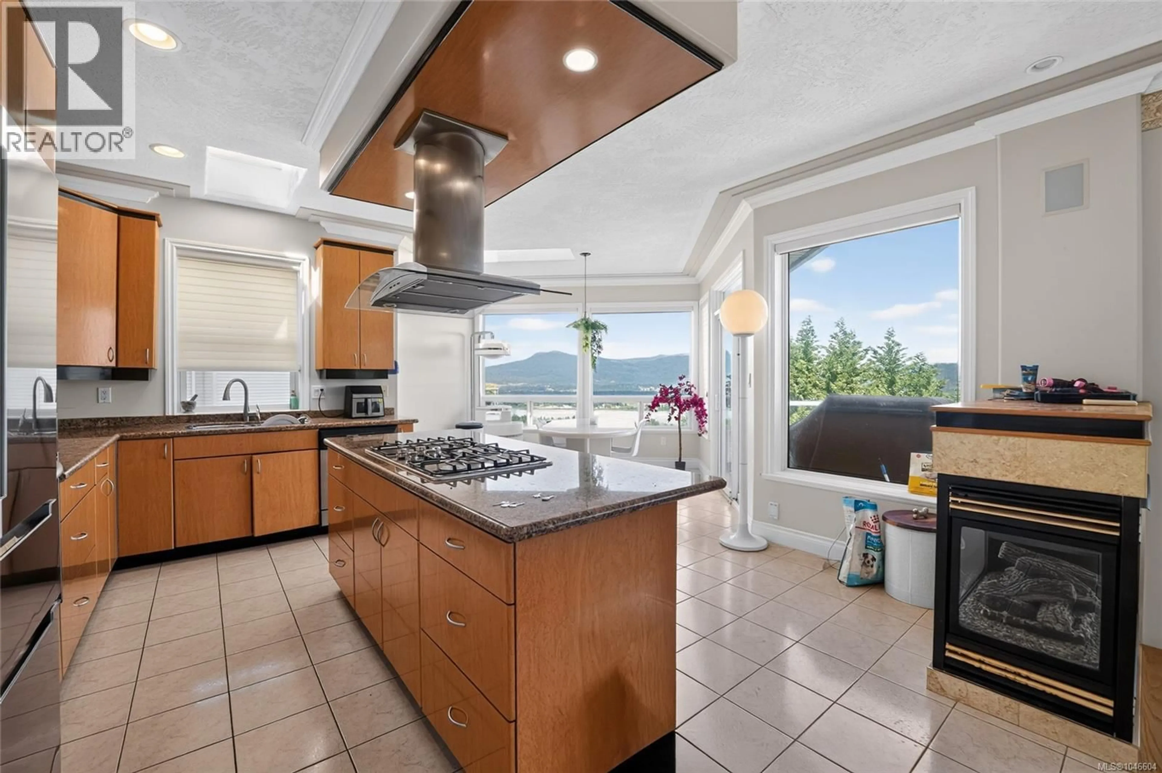 Open concept kitchen, ceramic/tile floor for 6093 CHIPPEWA ROAD, Duncan British Columbia V9L5P6