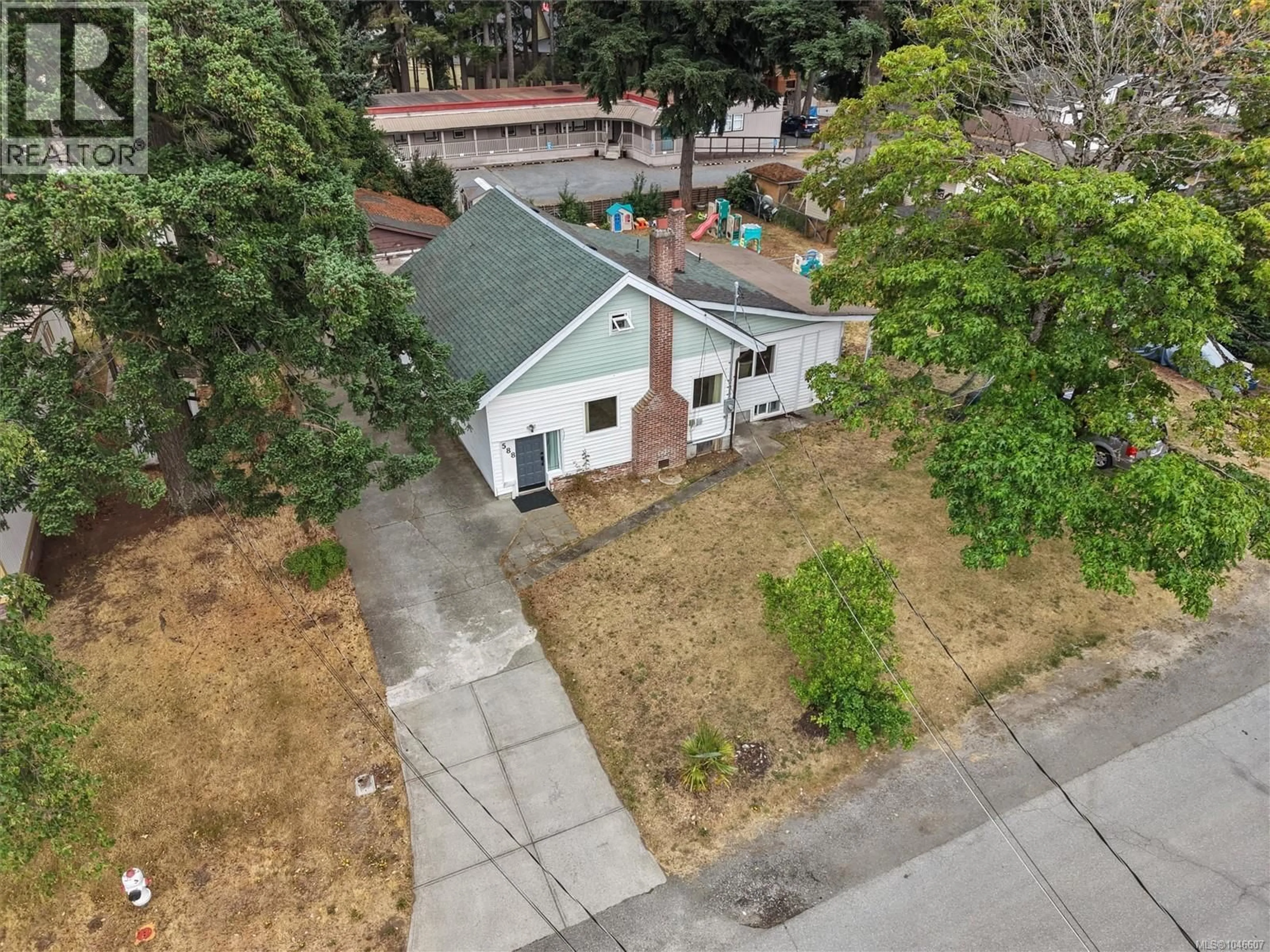 A pic from outside/outdoor area/front of a property/back of a property/a pic from drone, street for 588 HEATHERLY ROAD, Colwood British Columbia V9C1K1