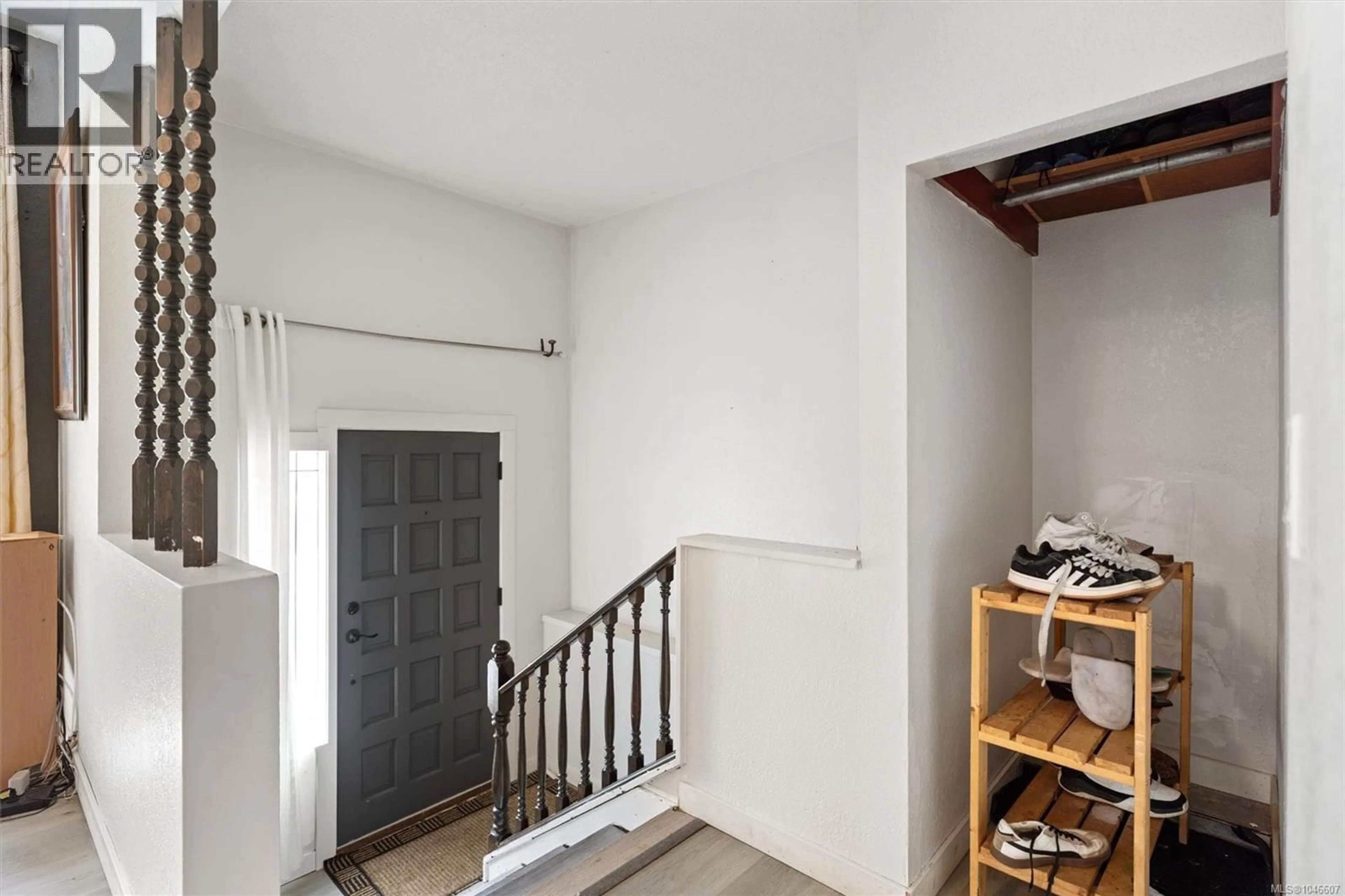 Indoor entryway for 588 HEATHERLY ROAD, Colwood British Columbia V9C1K1