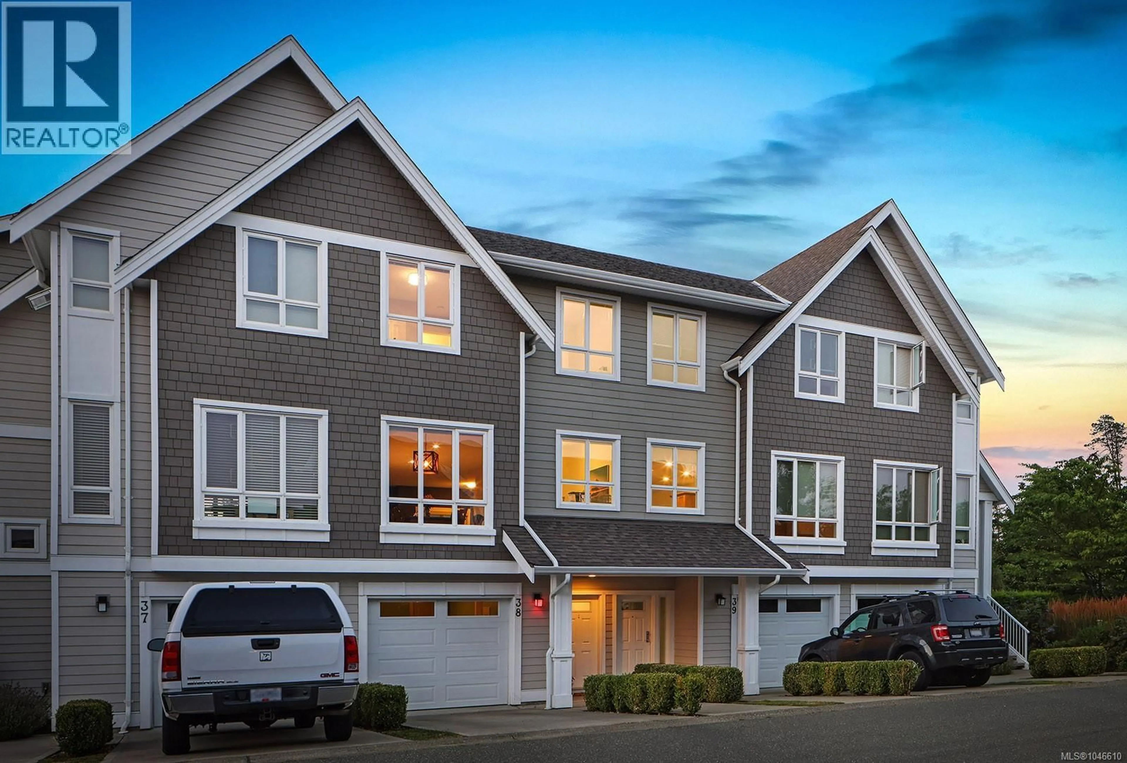Home with vinyl exterior material, street for 38 - 700 LANCASTER WAY, Comox British Columbia V9M0B6