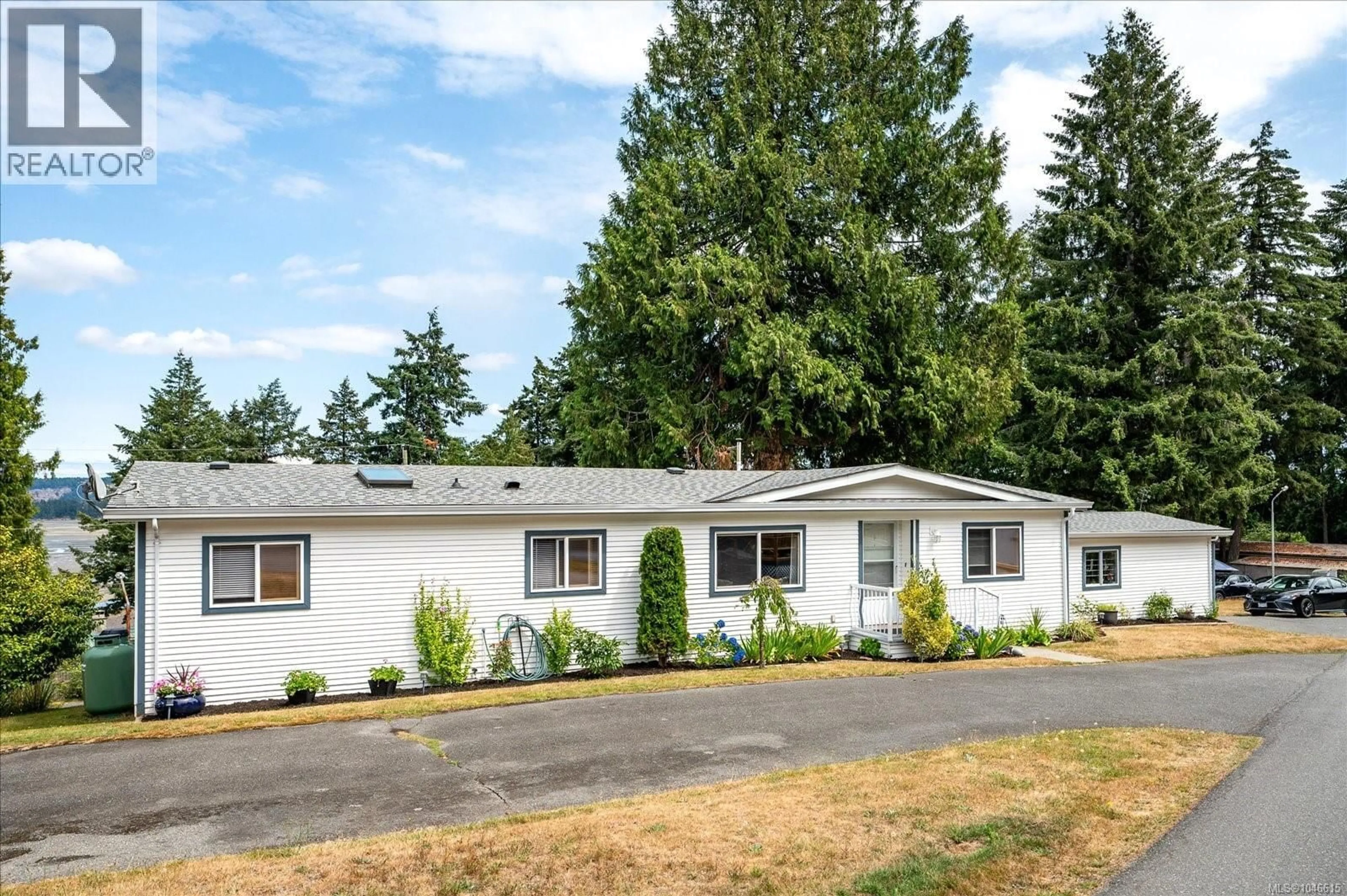 Home with vinyl exterior material, street for 26 - 1000 CHASE RIVER ROAD, Nanaimo British Columbia V9R6L8