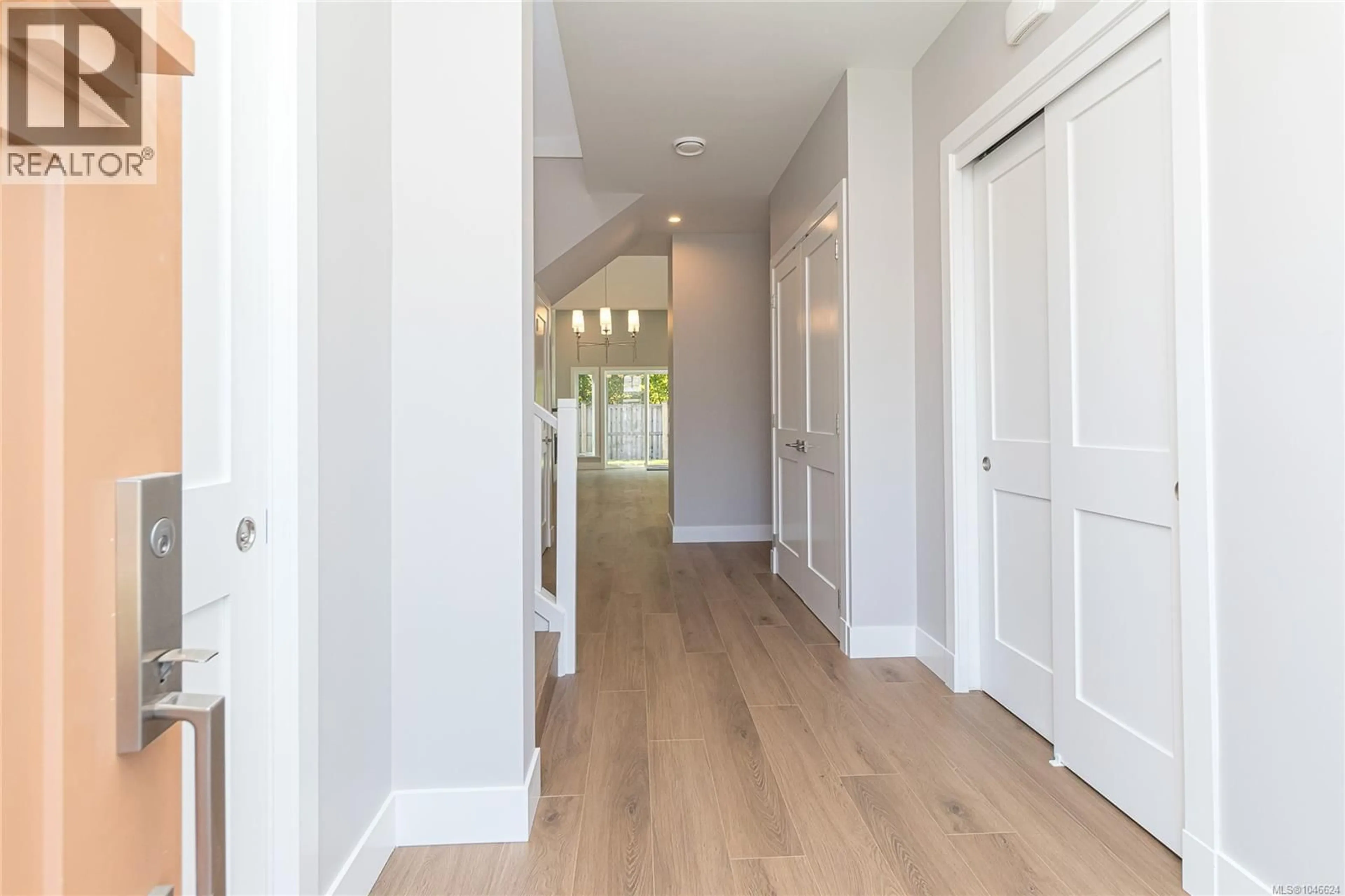 Indoor entryway for 289 SEAFIELD ROAD, Colwood British Columbia V9C0R1