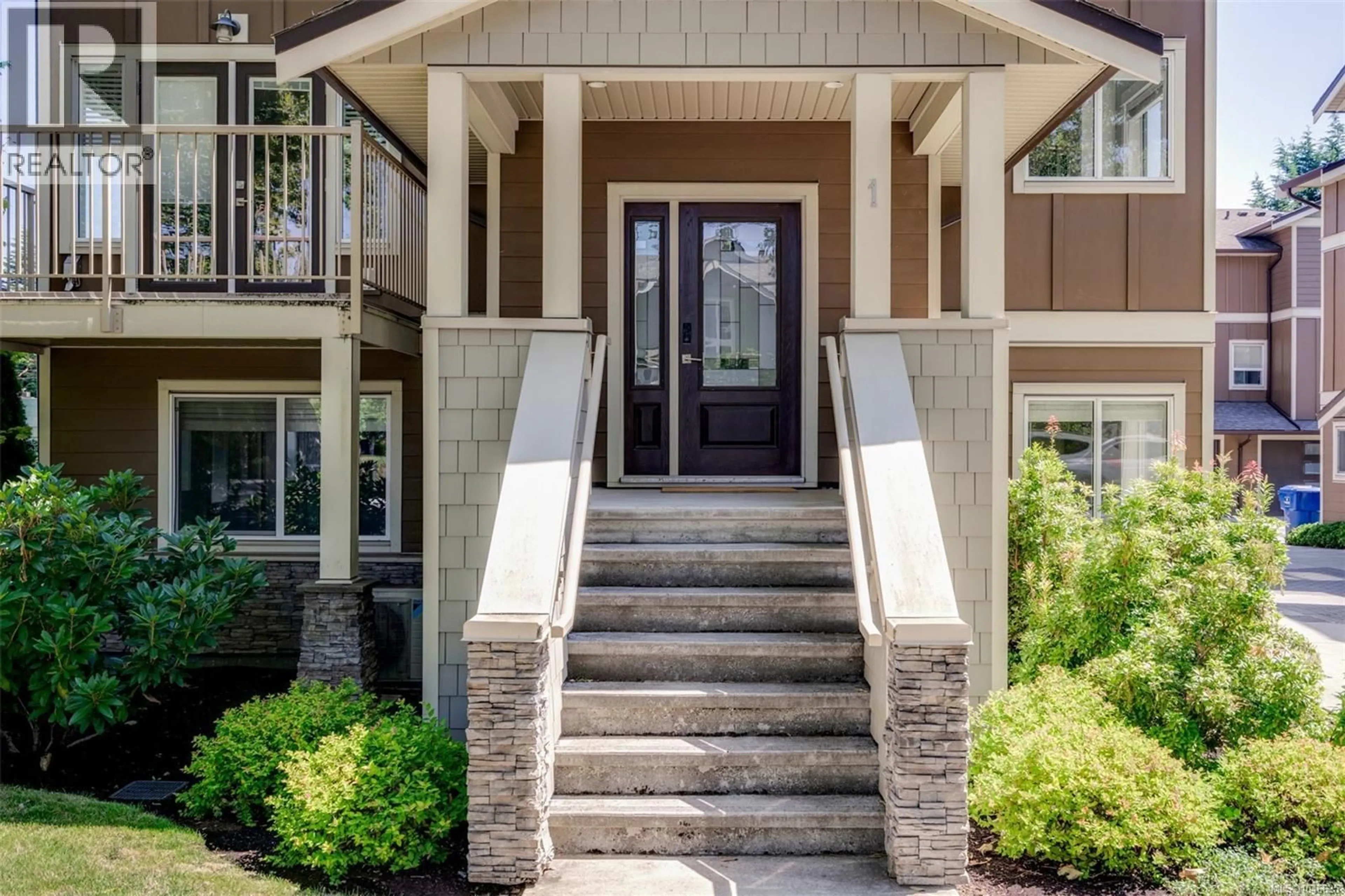 Indoor entryway for 1 - 2923 SHELBOURNE STREET, Victoria British Columbia V8R4M7