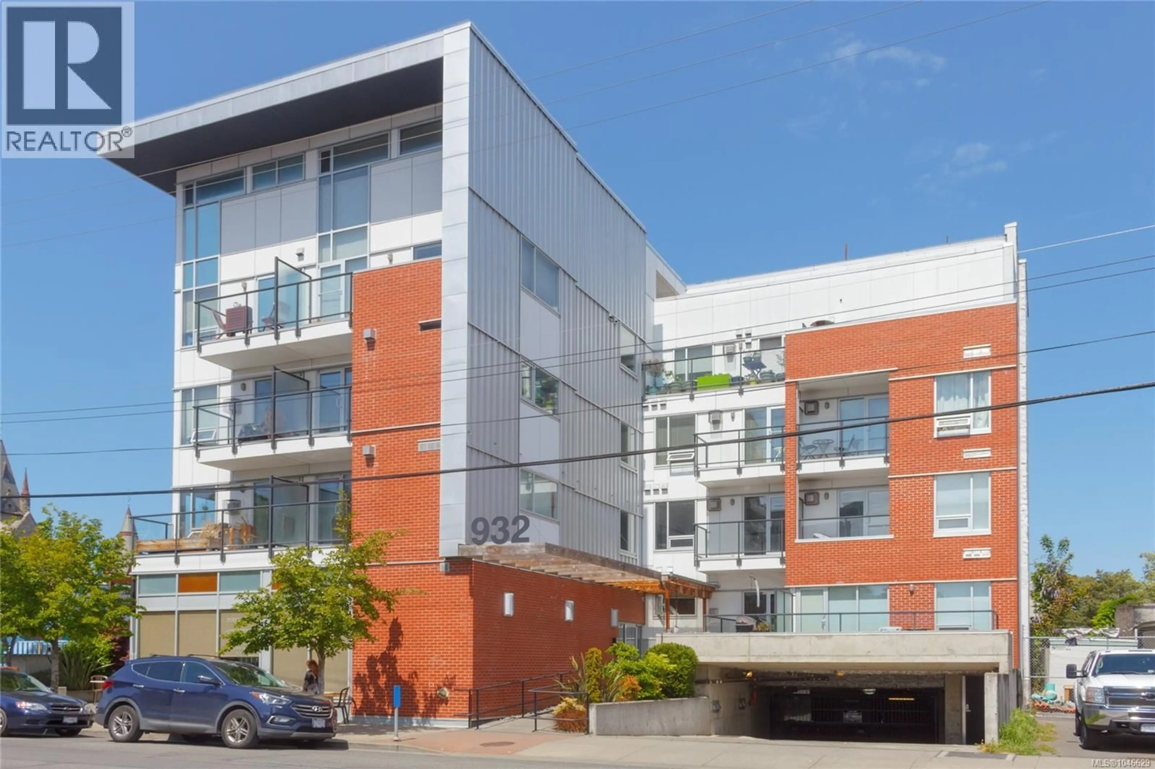 Patio, building for 303 - 932 JOHNSON STREET, Victoria British Columbia V8V3N4