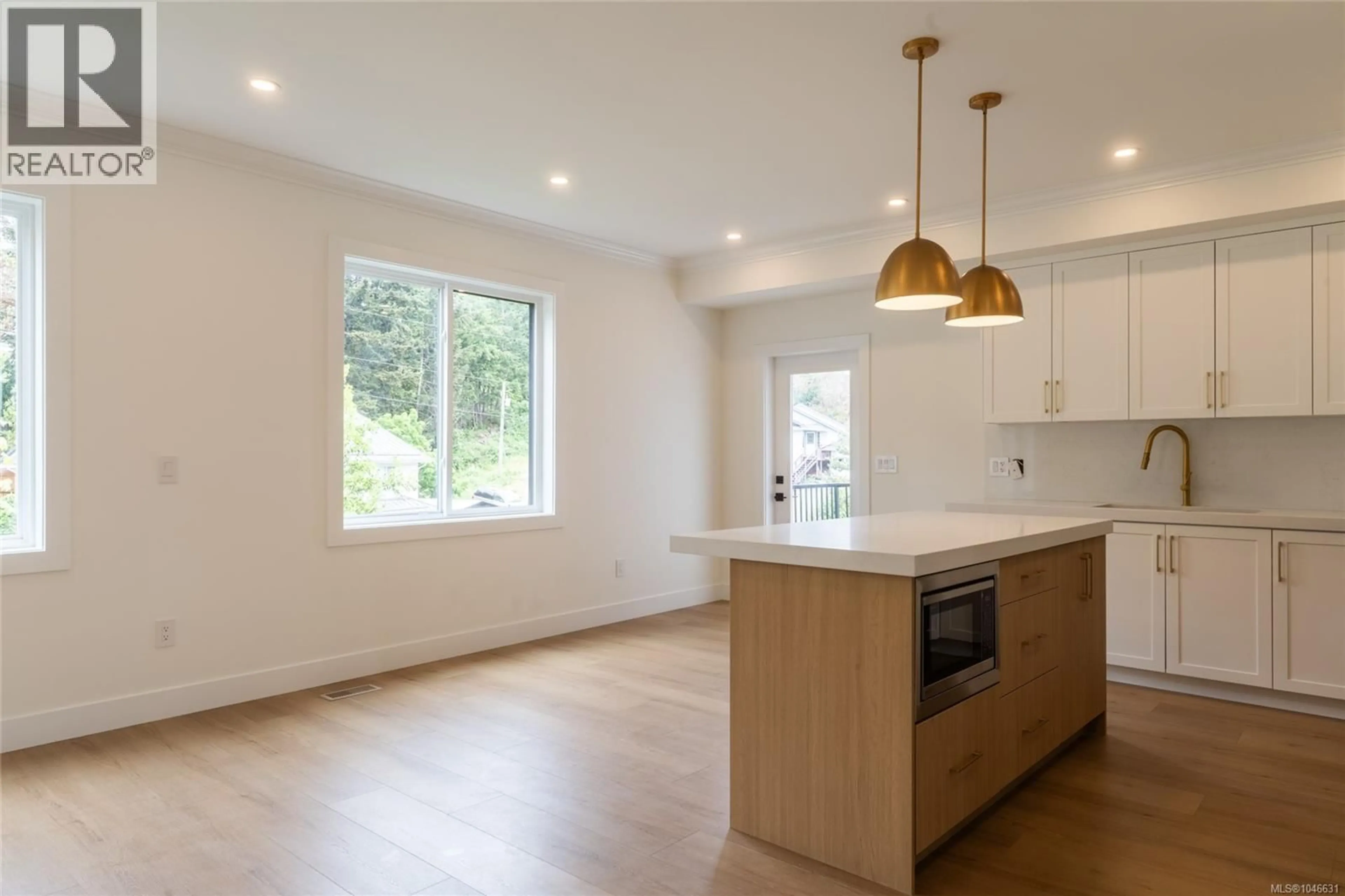 Open concept kitchen, wood/laminate floor for 561 BELFORD PLACE, Langford British Columbia V9B6C1