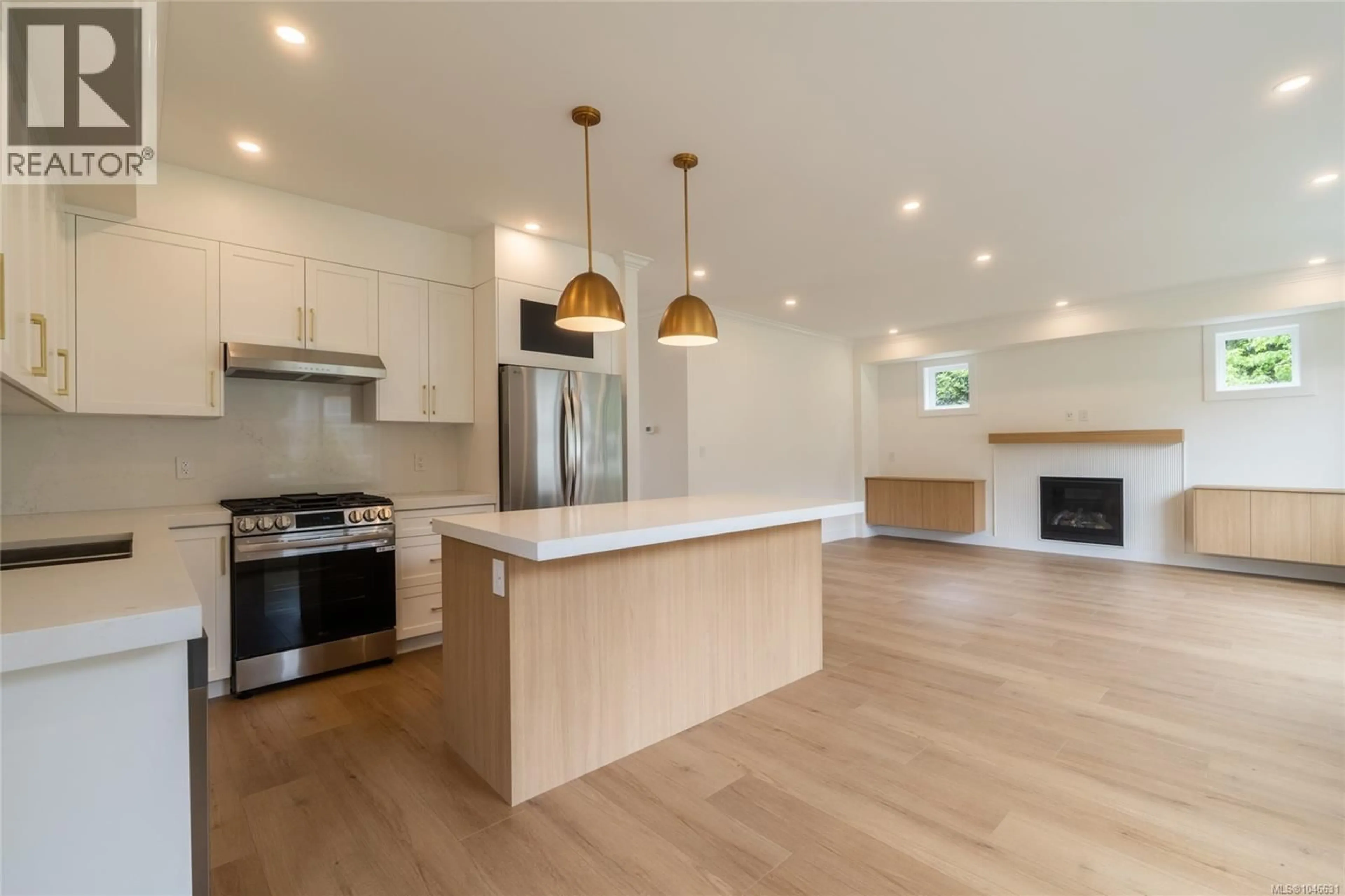 Open concept kitchen, wood/laminate floor for 561 BELFORD PLACE, Langford British Columbia V9B6C1
