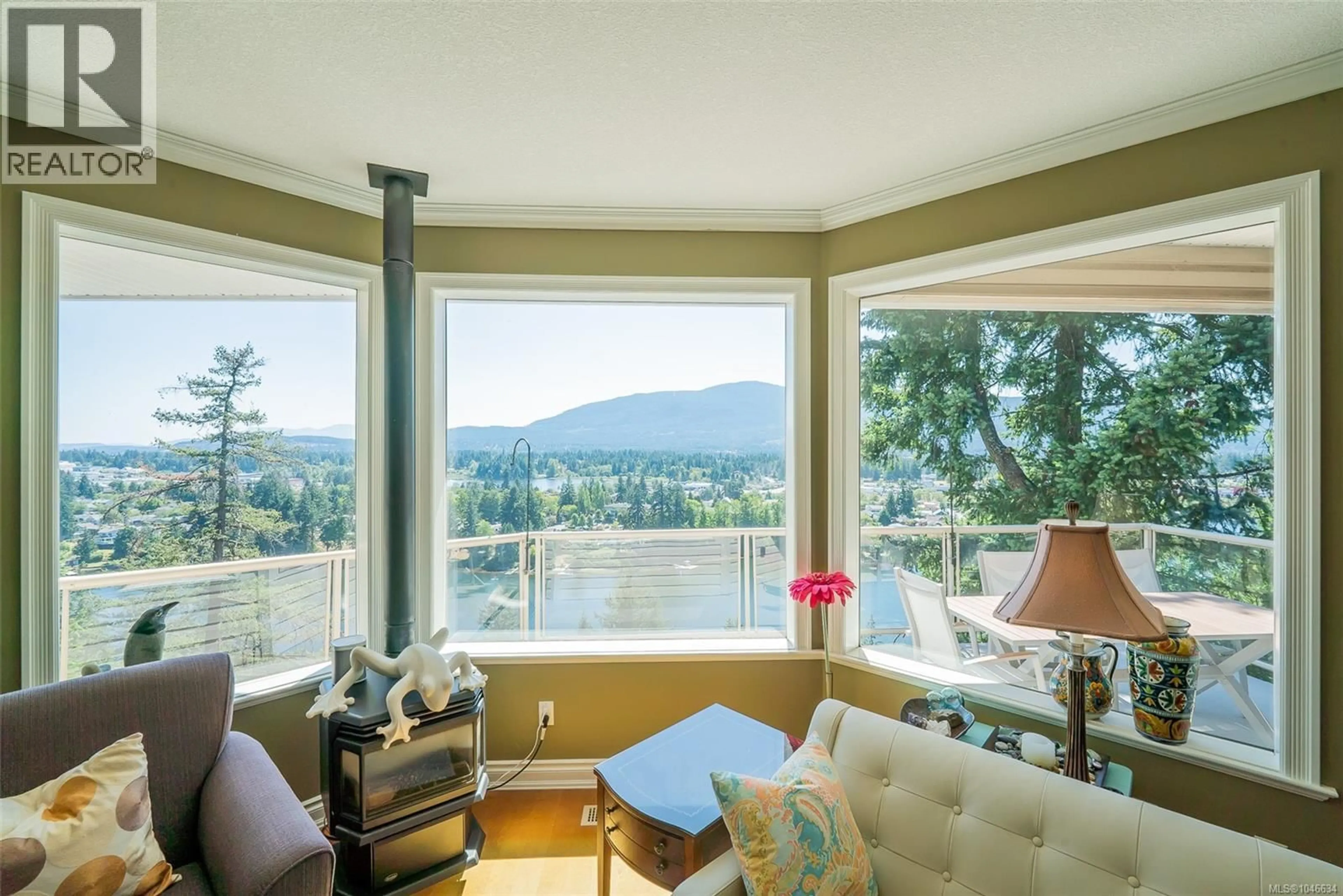 Living room with furniture, wood/laminate floor for 180 RAINBOW CRESCENT, Nanaimo British Columbia V9T4Y2