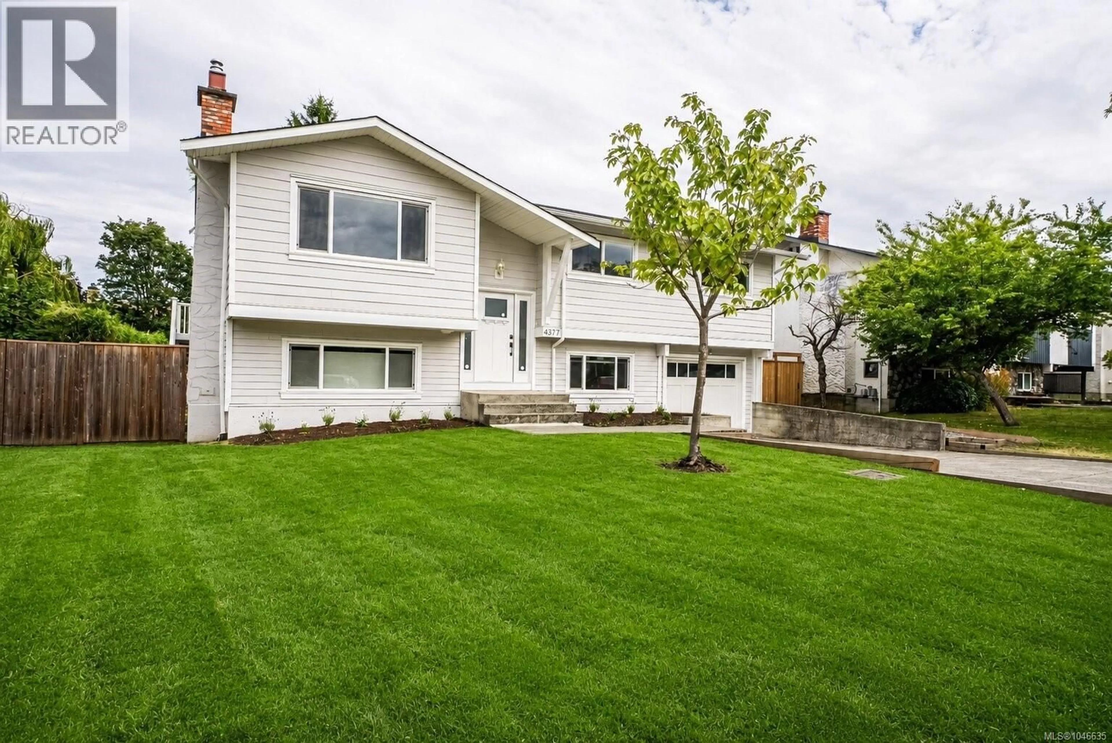 Home with vinyl exterior material, street for 4377 FIELDMONT PLACE, Saanich British Columbia V8N4Z4