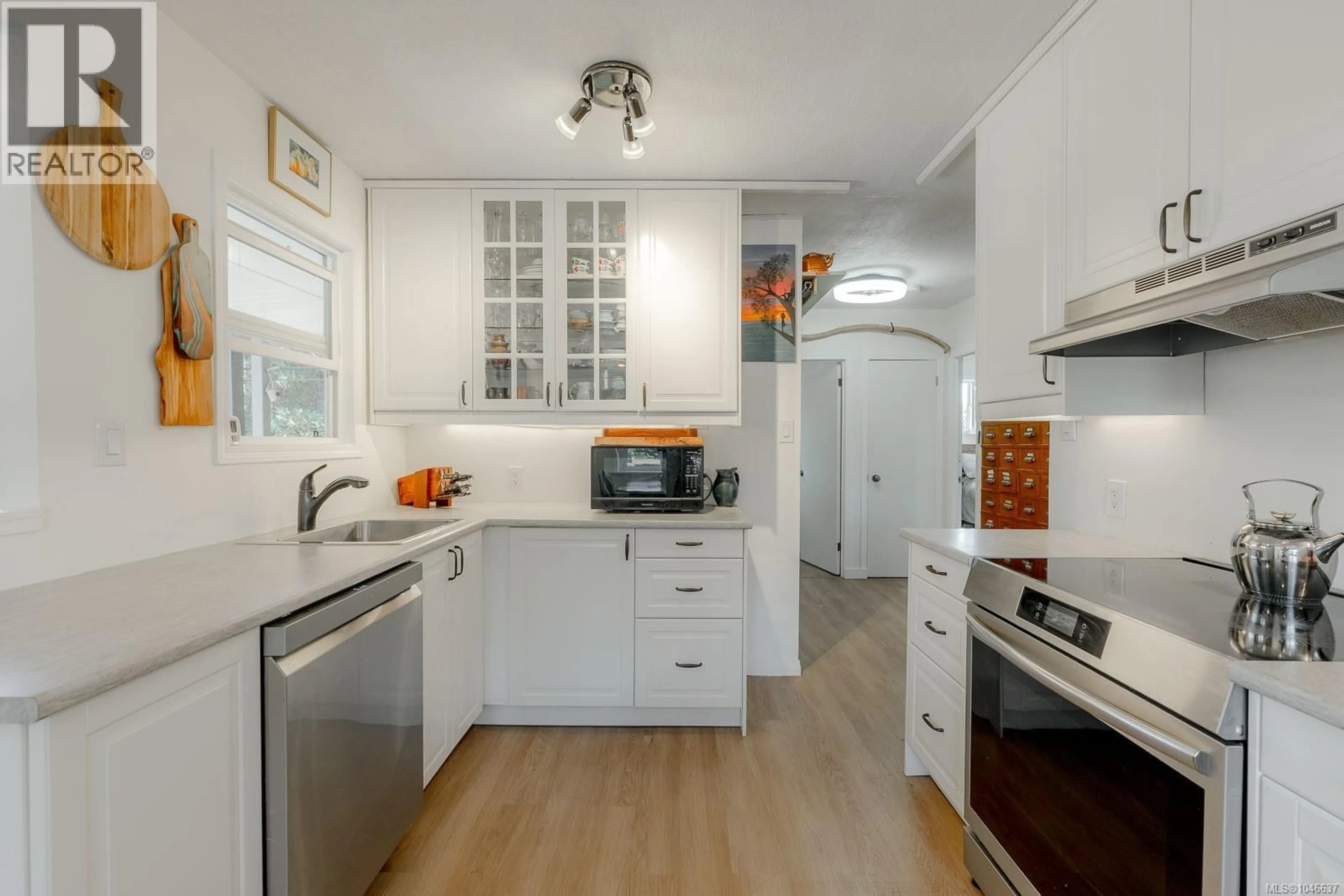 Standard kitchen, unknown for 1316 WADDINGTON ROAD, Nanaimo British Columbia V9S4V7