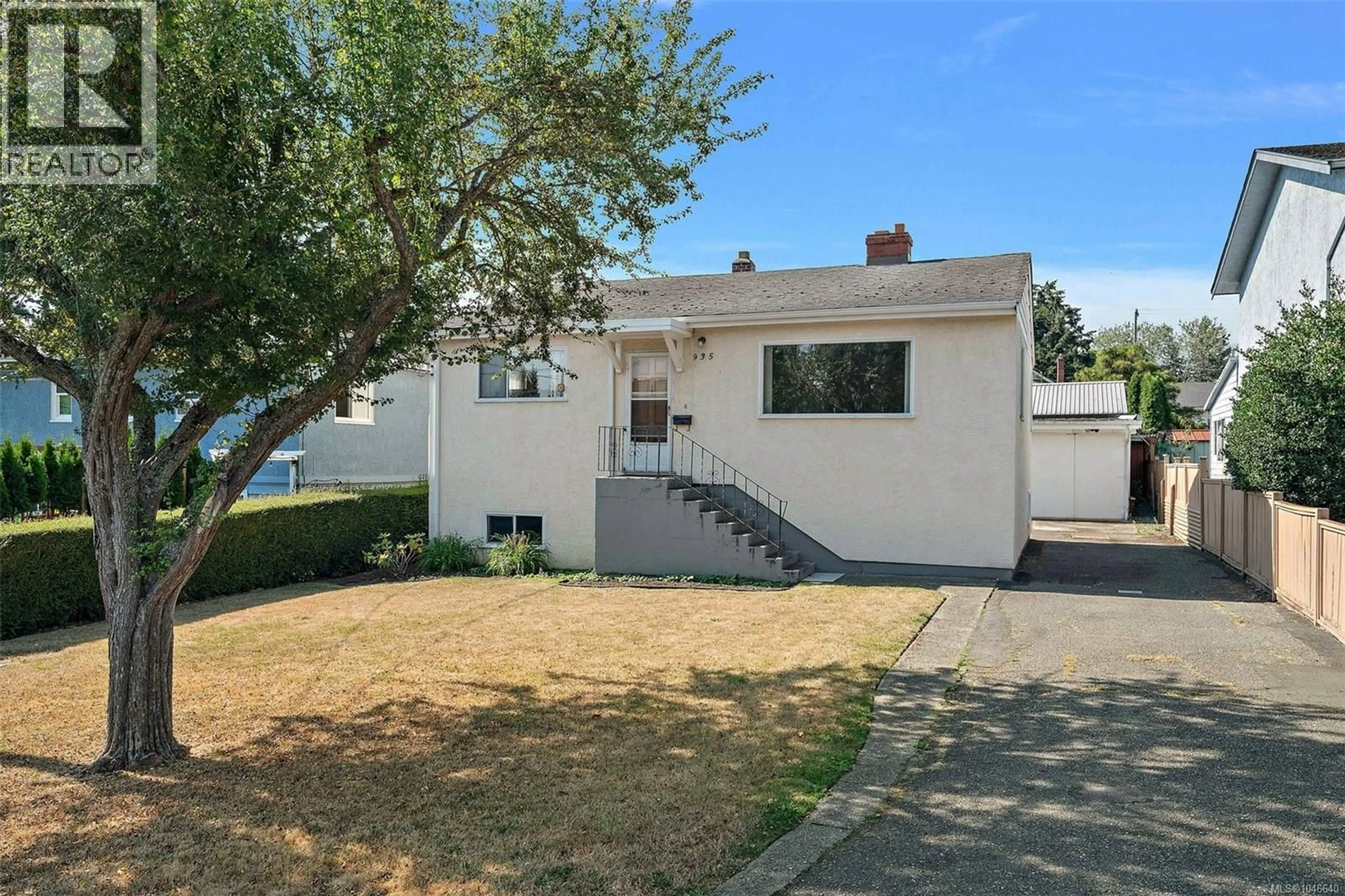 Home with vinyl exterior material, street for 935 INSKIP STREET, Esquimalt British Columbia V9A4J6