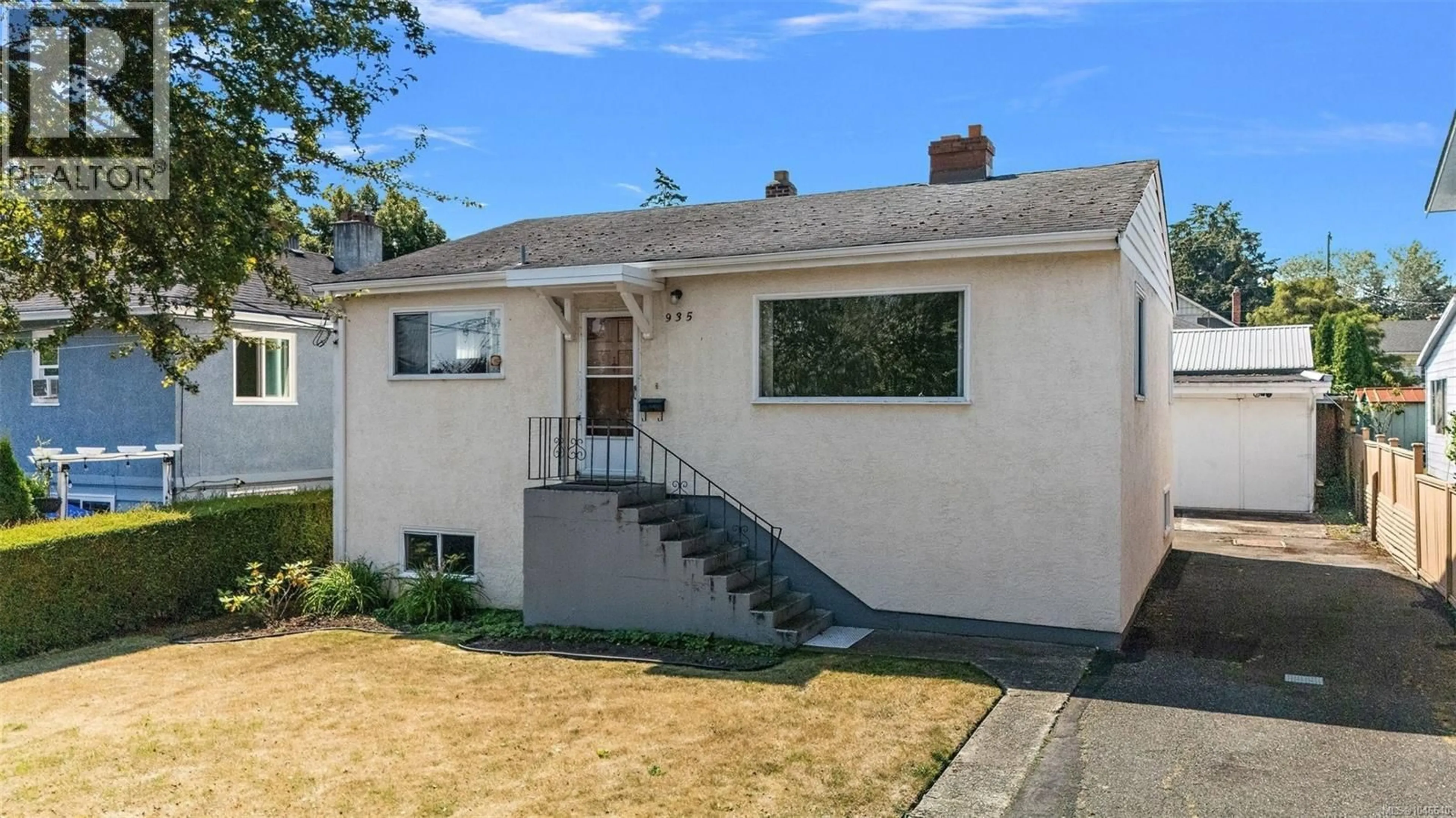 Home with vinyl exterior material, street for 935 INSKIP STREET, Esquimalt British Columbia V9A4J6