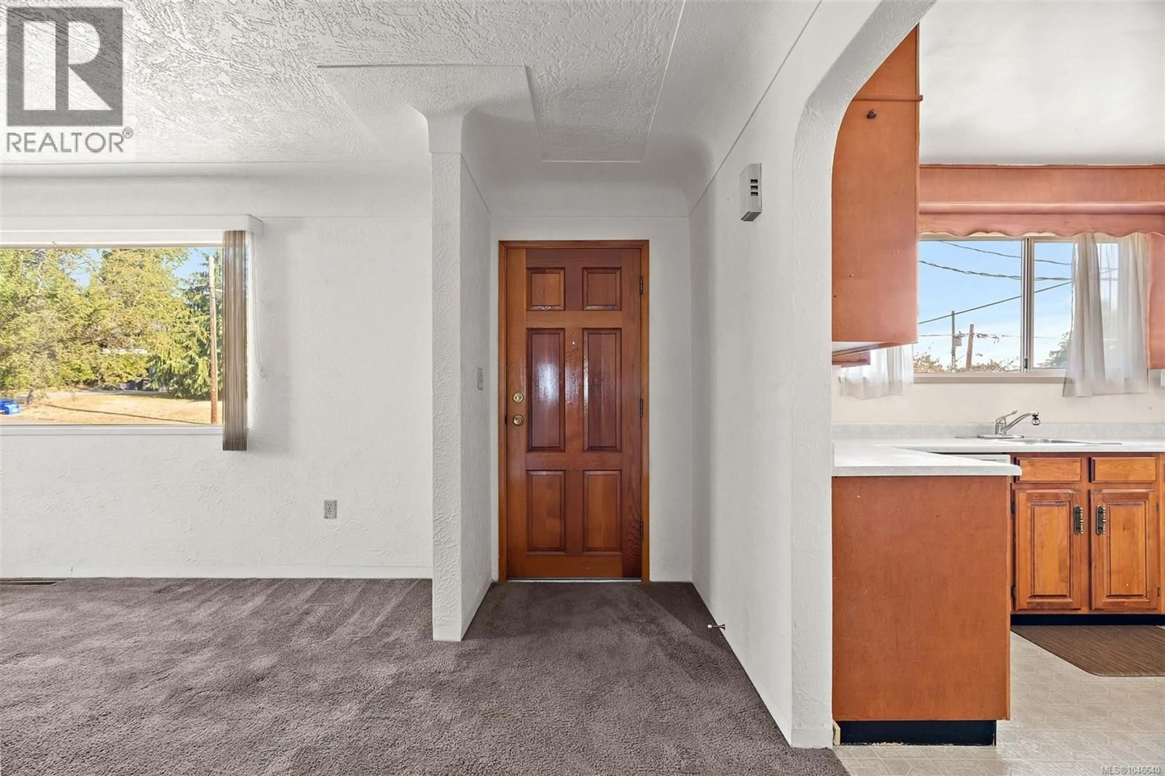 Indoor entryway for 935 INSKIP STREET, Esquimalt British Columbia V9A4J6