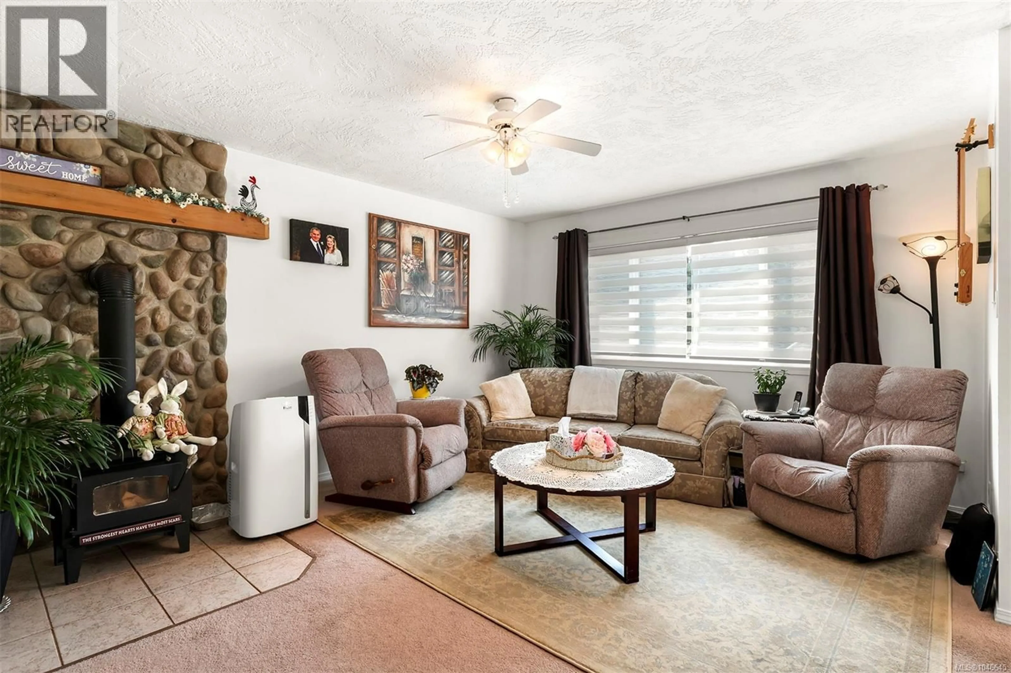 Living room with furniture, unknown for 2598 WILLARD AVENUE, Cumberland British Columbia V0R1S0