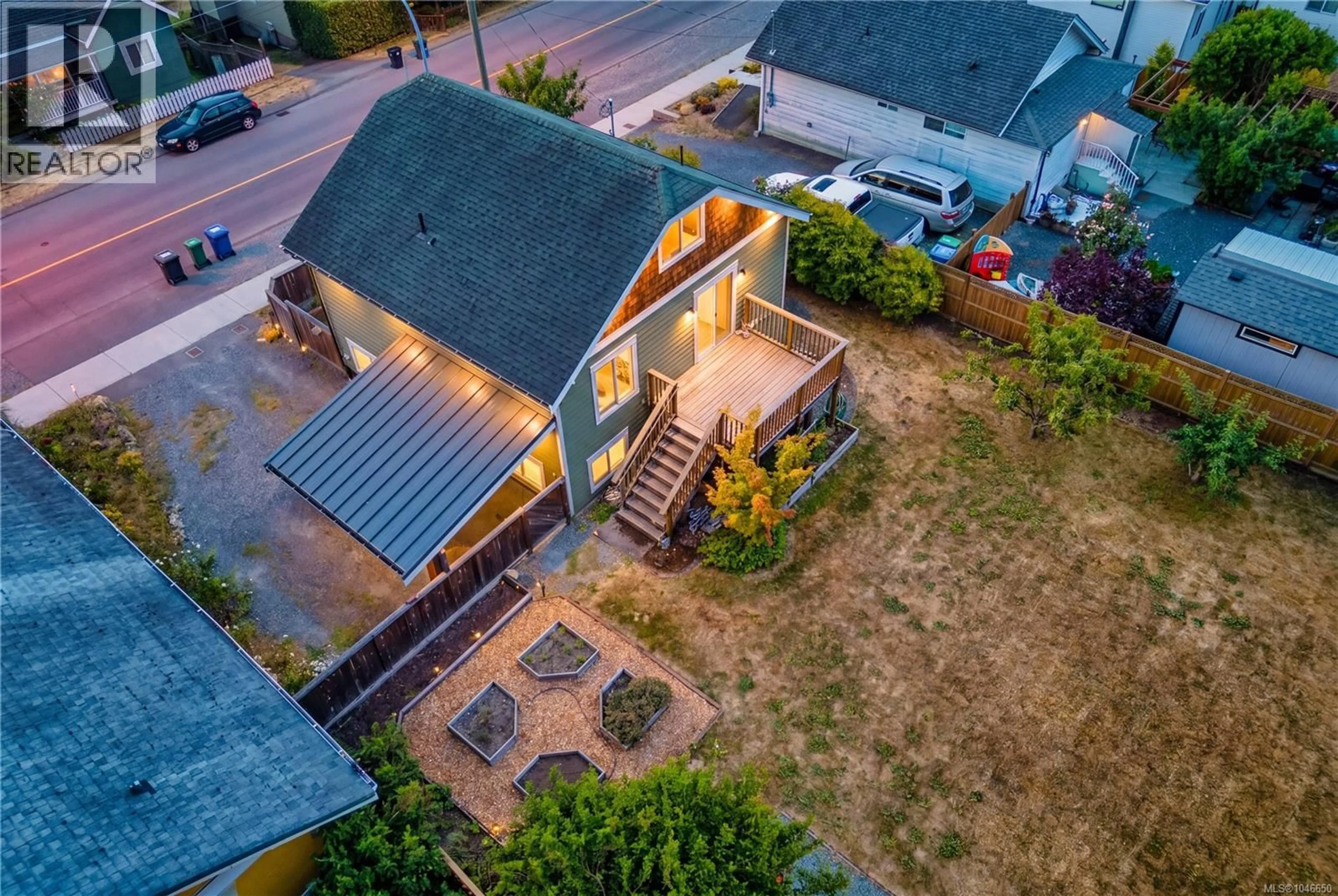 A pic from outside/outdoor area/front of a property/back of a property/a pic from drone, street for 726 HALIBURTON STREET, Nanaimo British Columbia V9R4W7