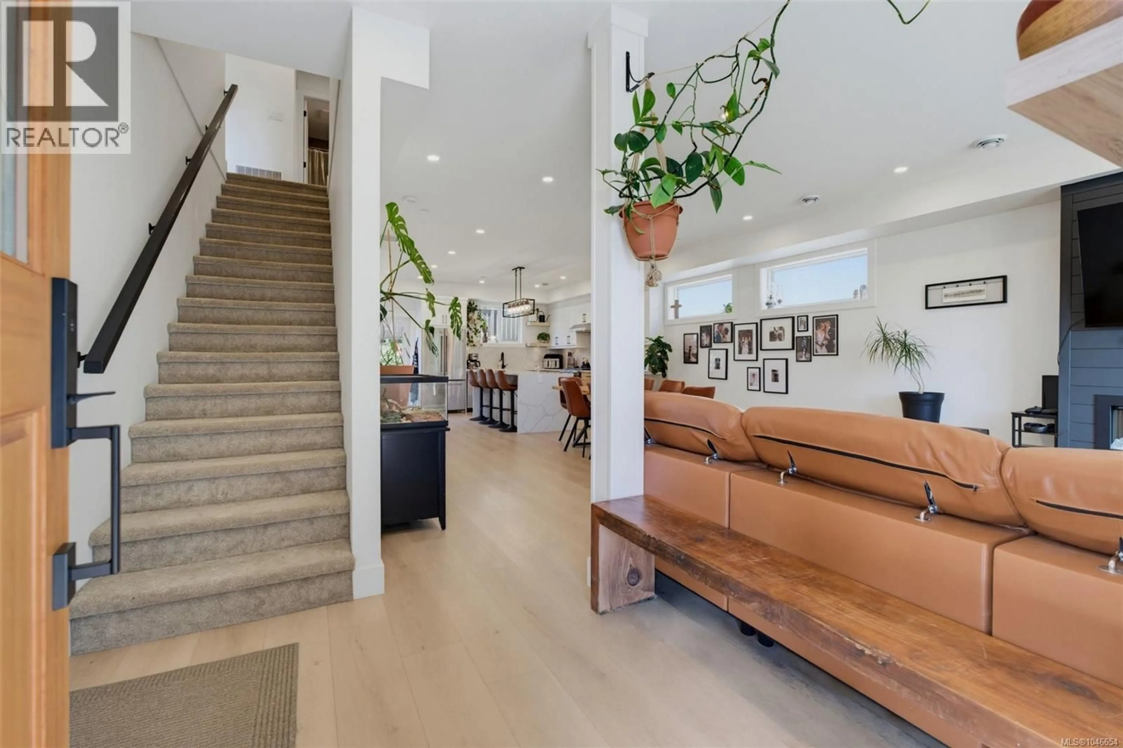Indoor foyer for 2078 CAMDEN PLACE, Sooke British Columbia V9Z0Y9