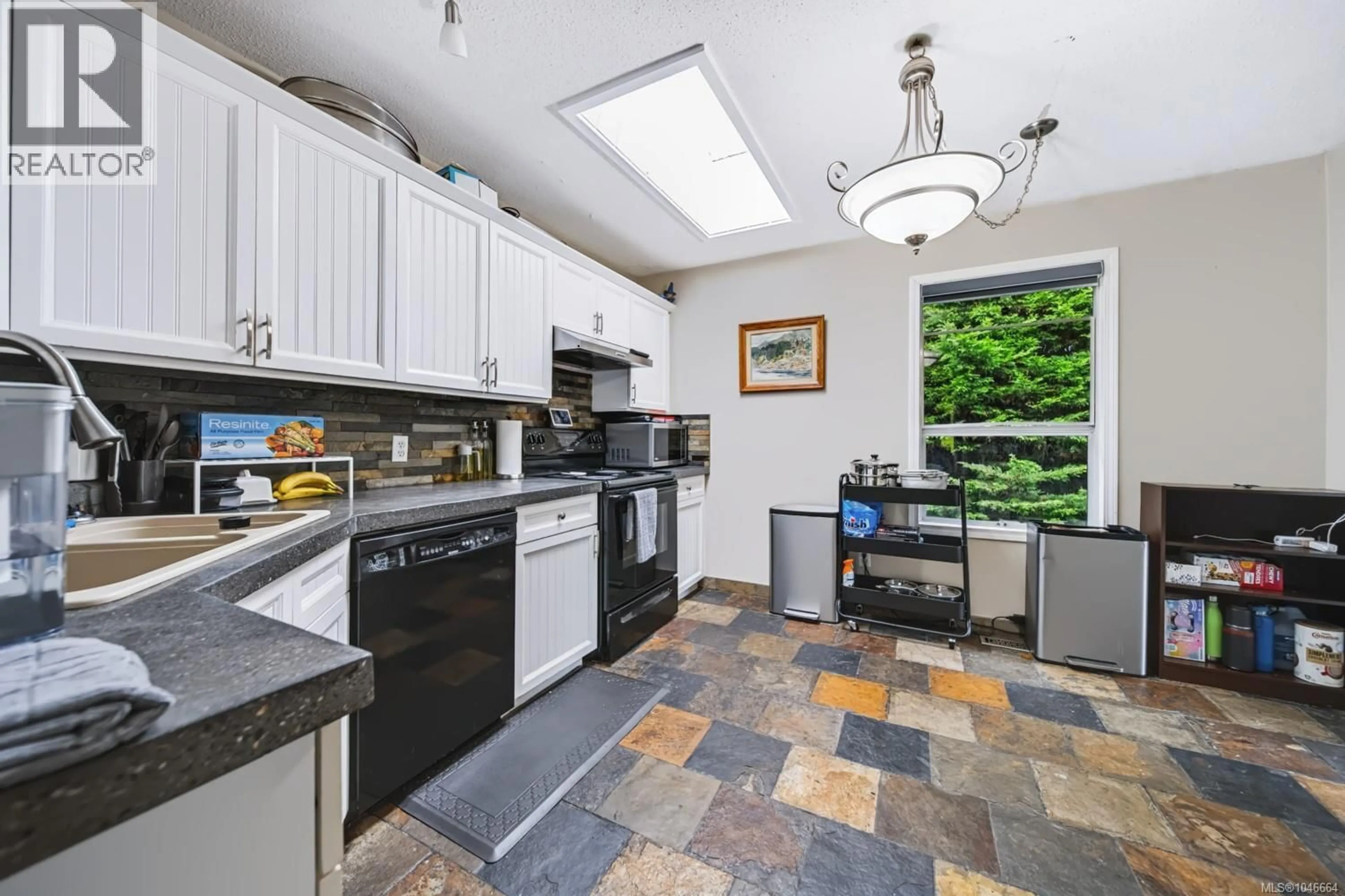 Standard kitchen, ceramic/tile floor for 1001 TIMBERWOOD DRIVE, Nanaimo British Columbia V9R6N9