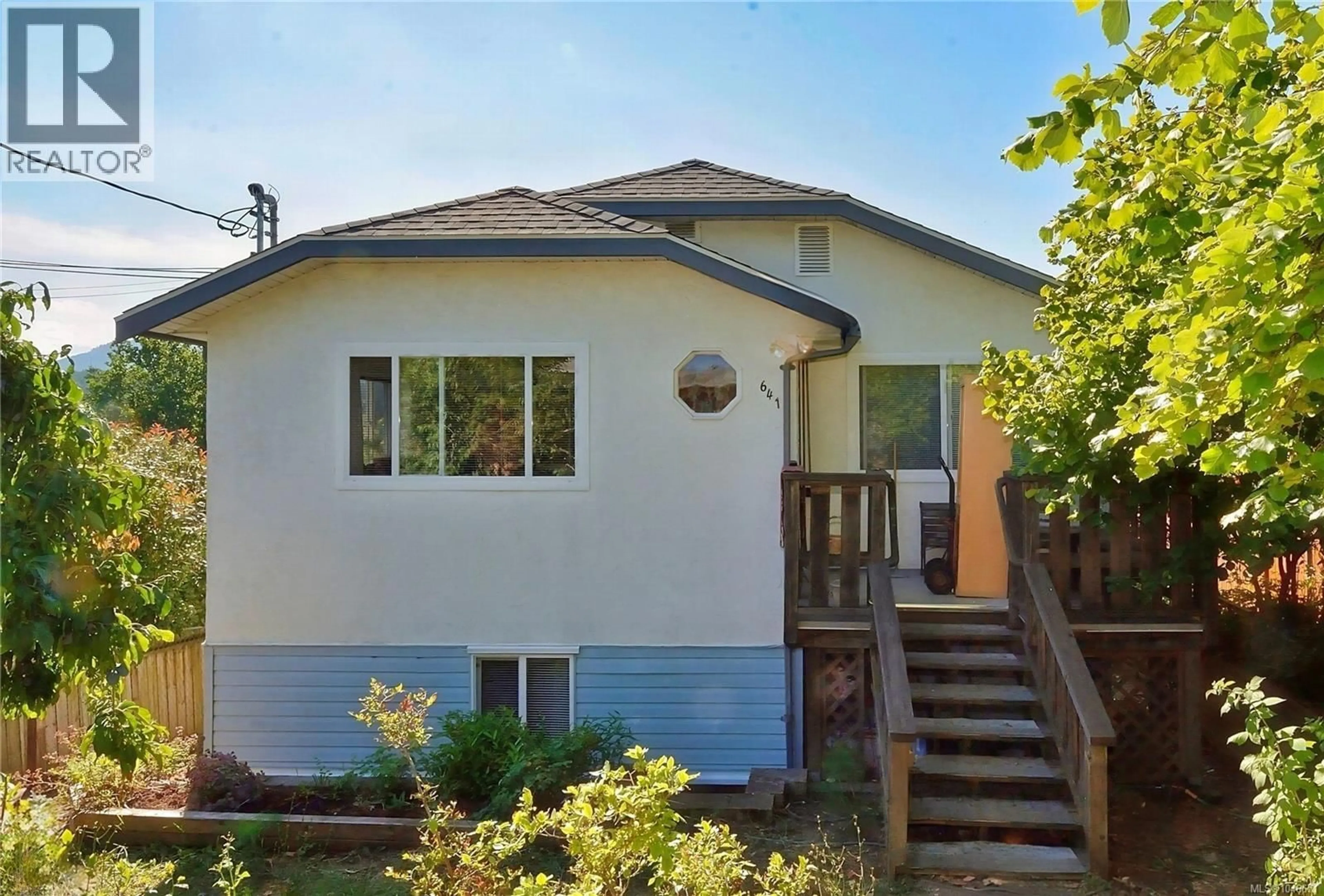 Home with vinyl exterior material, street for 641 STIRLING AVENUE, Nanaimo British Columbia V9R4C8