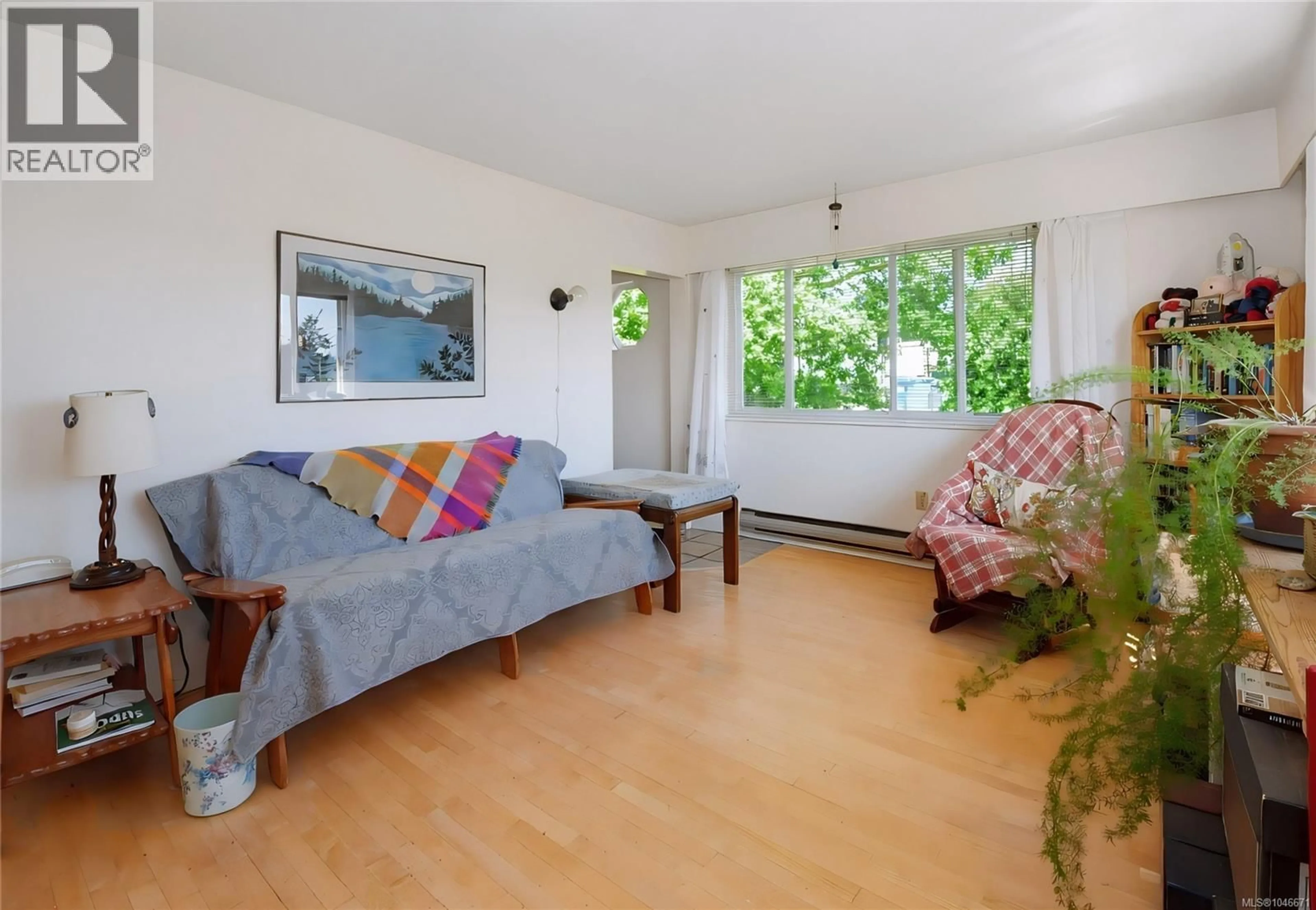 Living room with furniture, unknown for 641 STIRLING AVENUE, Nanaimo British Columbia V9R4C8