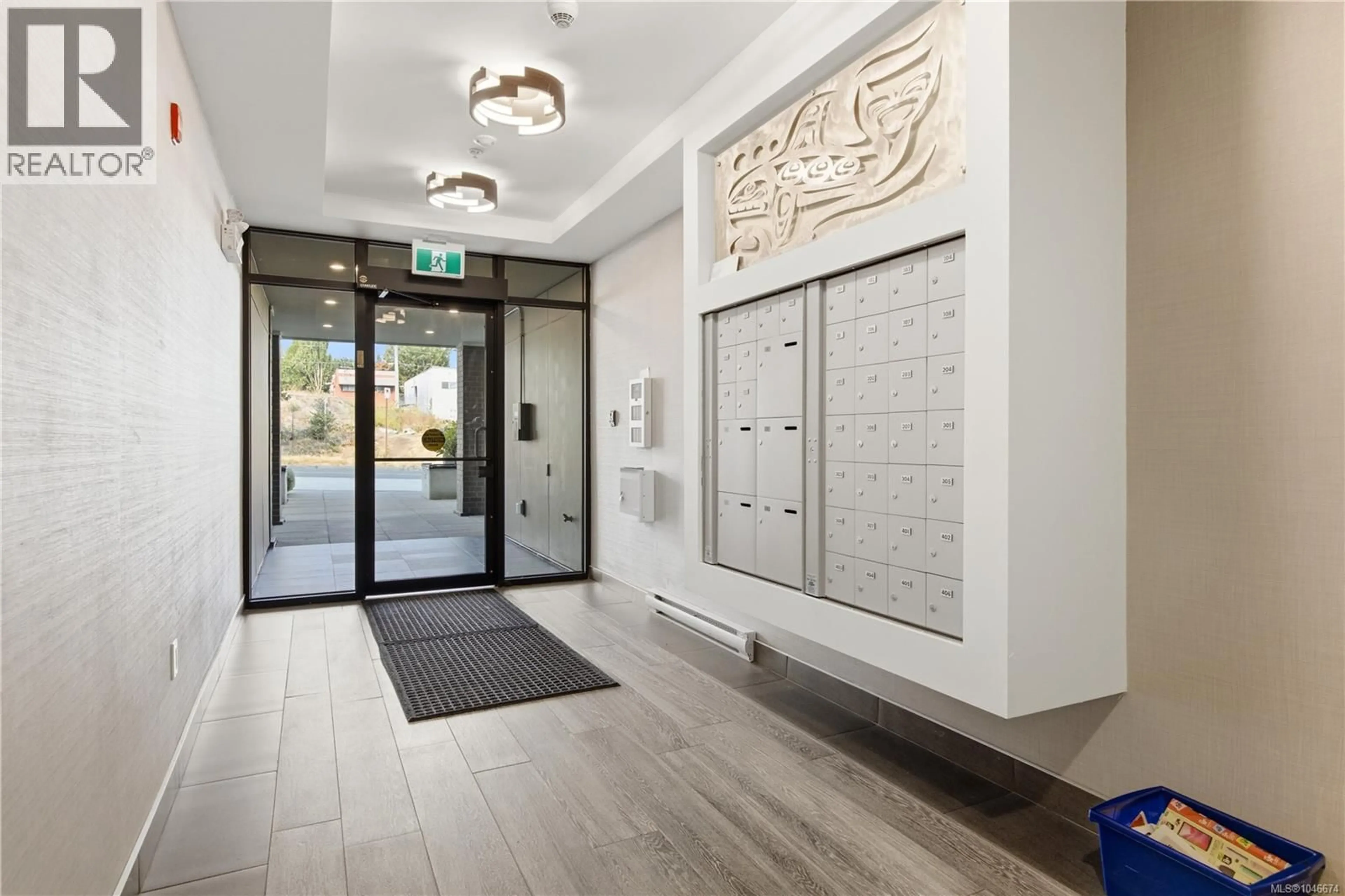 Indoor foyer for 503 - 119 HALIBURTON STREET, Nanaimo British Columbia V9R4V9
