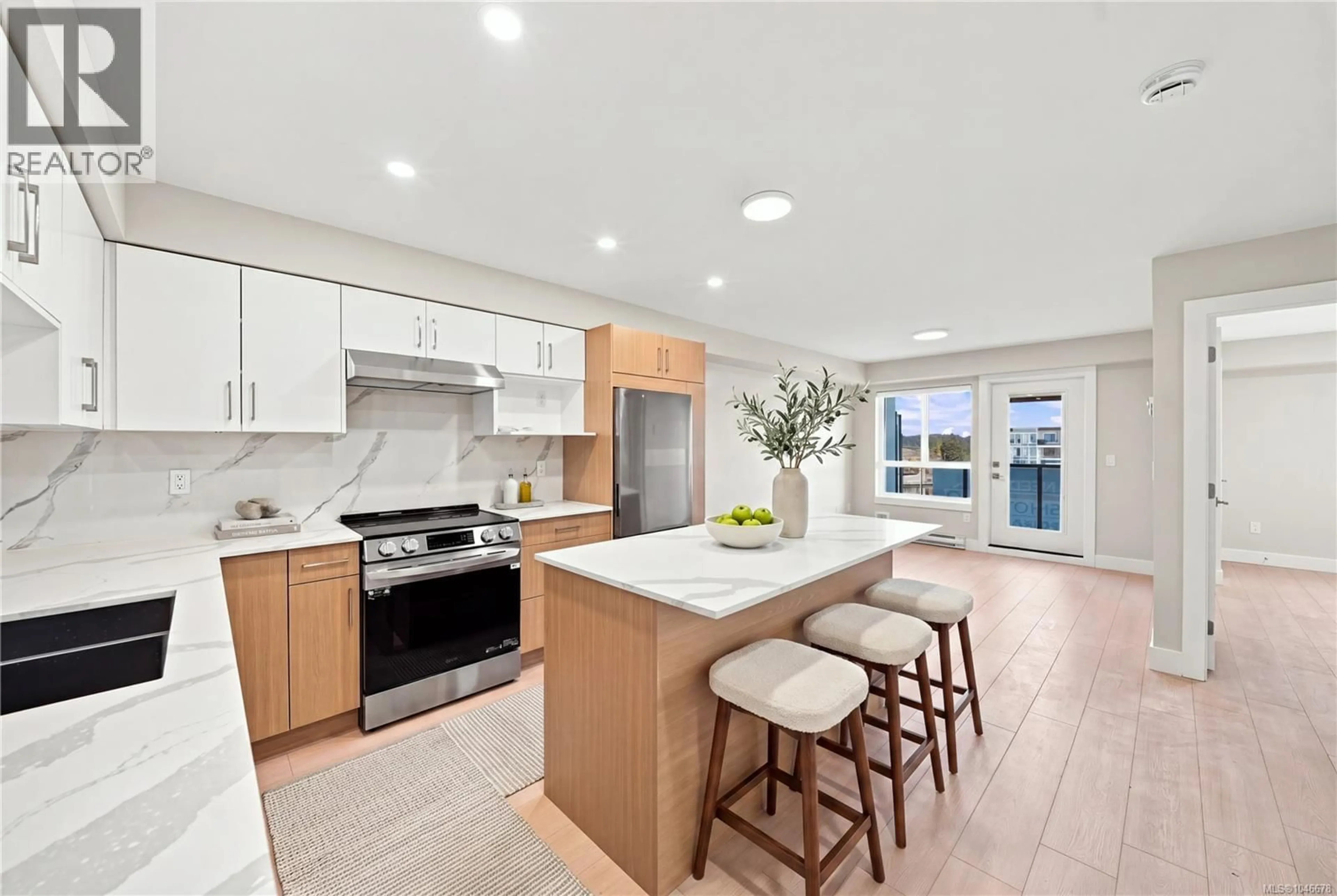 Open concept kitchen, ceramic/tile floor for 309 - 171 JENSEN AVENUE WEST, Parksville British Columbia V9P1K3