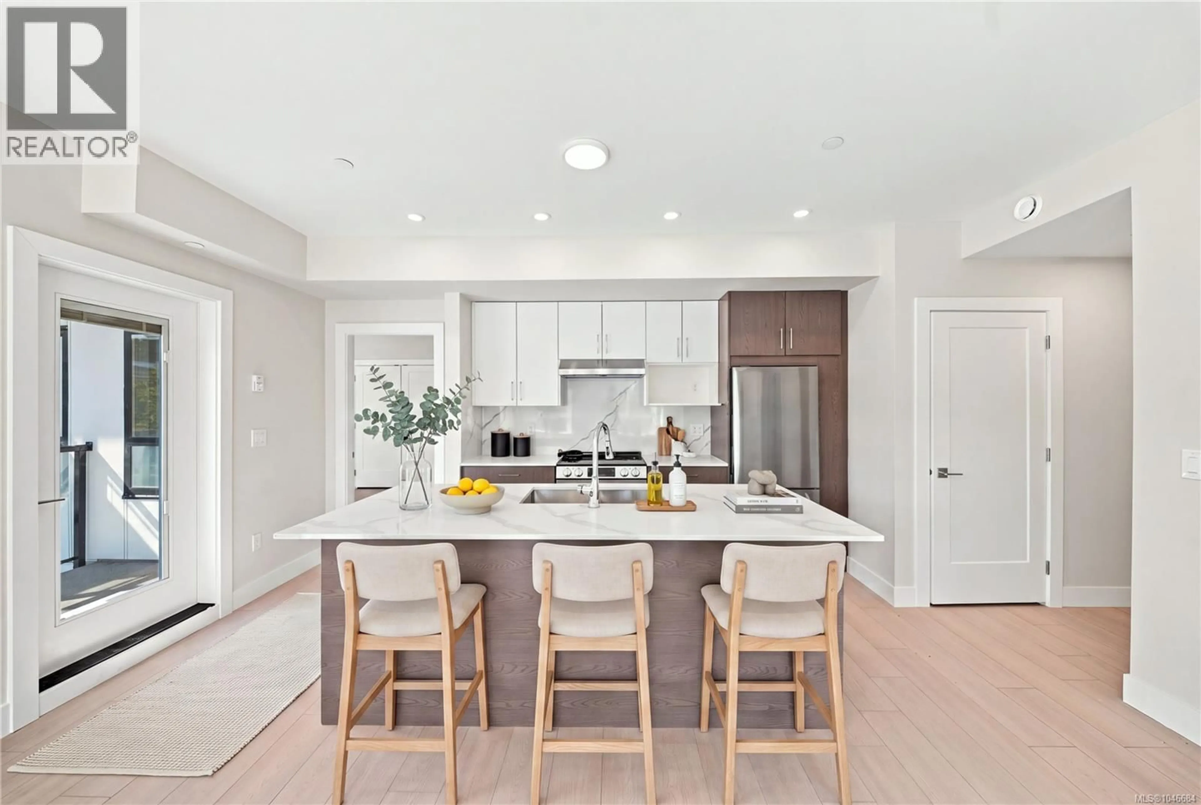 Open concept kitchen, ceramic/tile floor for 210 - 171 JENSEN AVENUE WEST, Parksville British Columbia V9P1K3