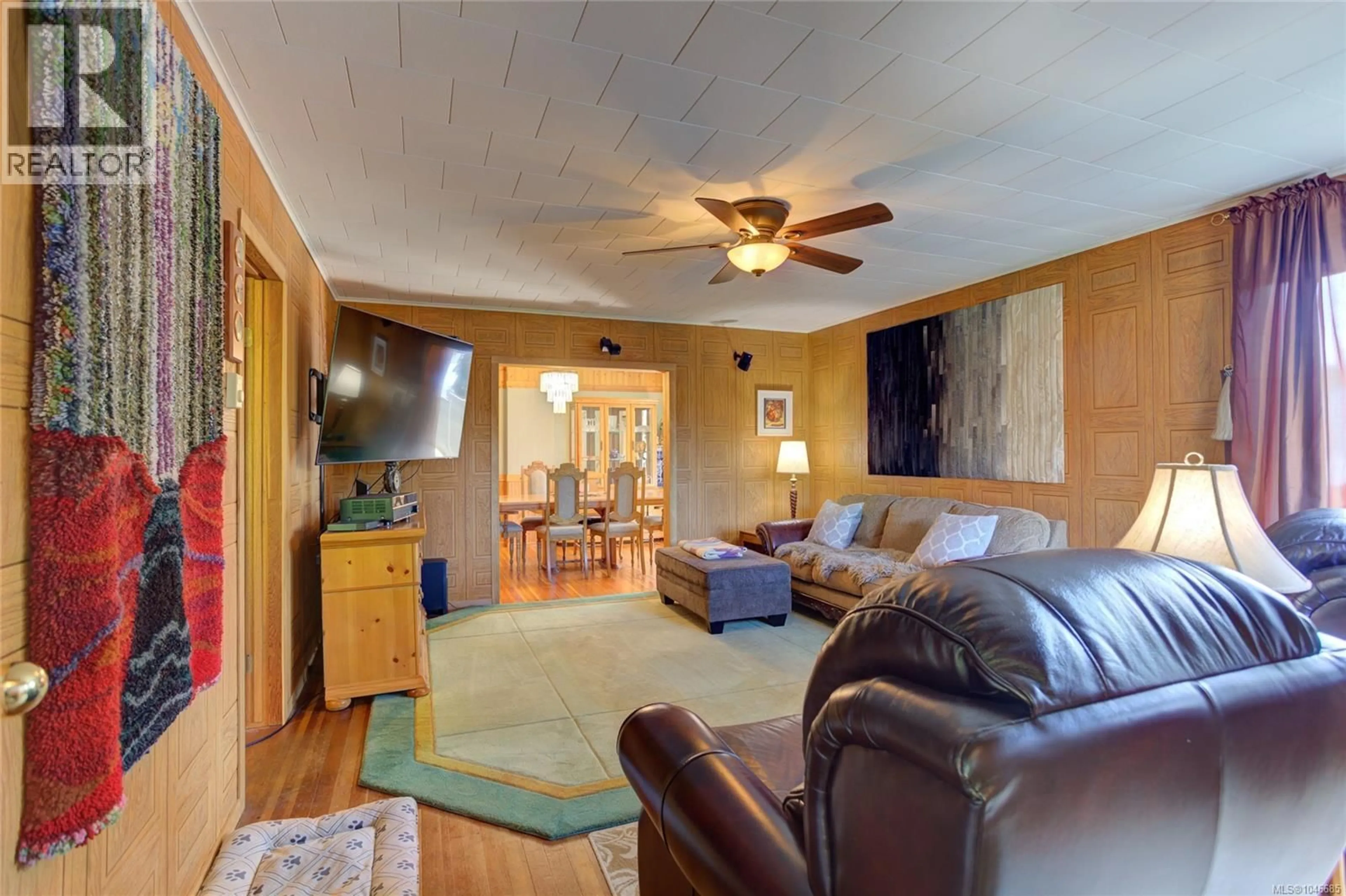 Living room with furniture, unknown for 10660 CEDAR DRIVE, Youbou British Columbia V0R3E1
