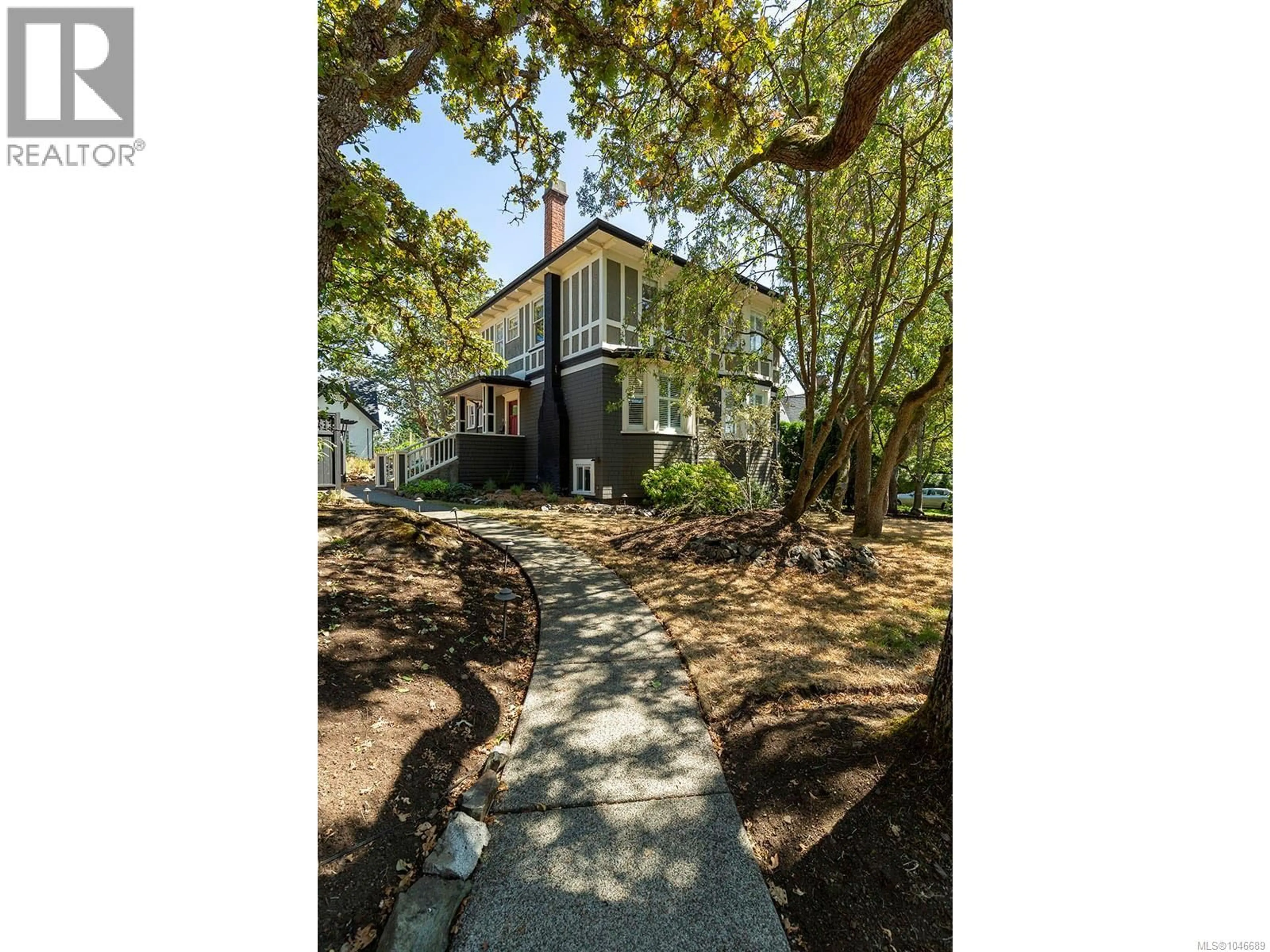 A pic from outside/outdoor area/front of a property/back of a property/a pic from drone, street for 1391 VICTORIA AVENUE, Oak Bay British Columbia V8S4P4