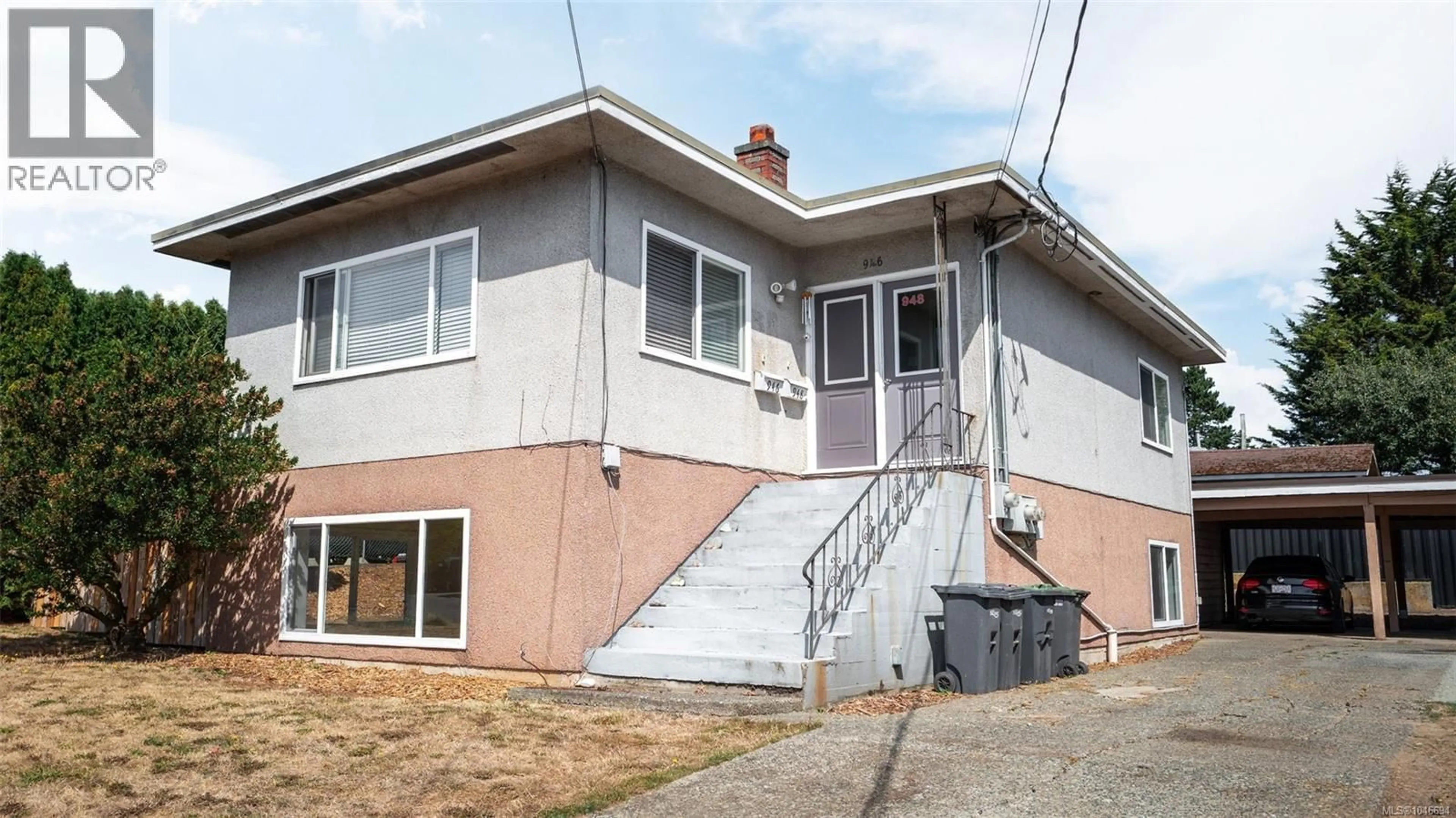 Home with vinyl exterior material, street for 946/948 ELLERY STREET, Esquimalt British Columbia V9A4S1