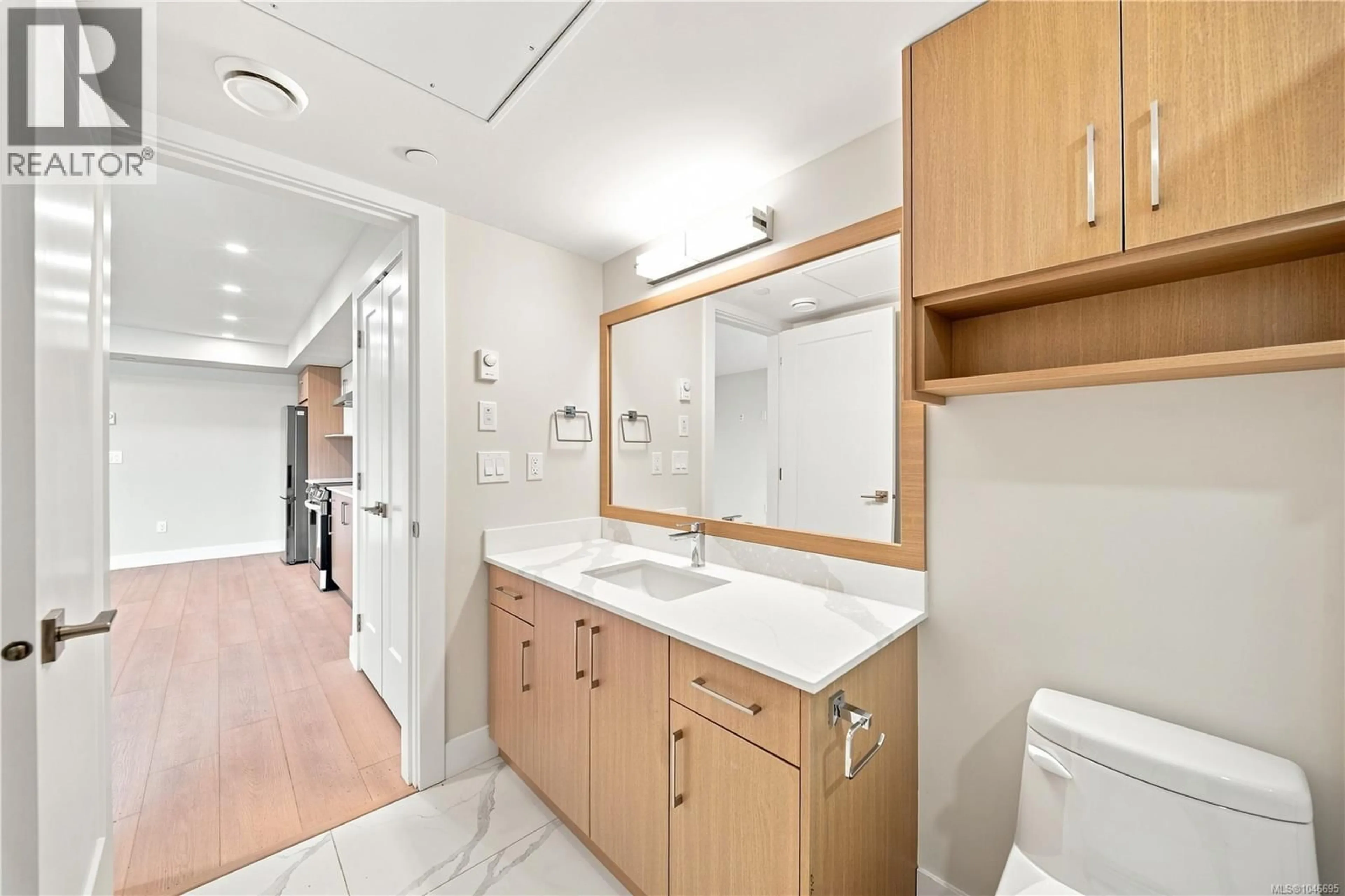 Standard bathroom, ceramic/tile floor for 207 - 171 JENSEN AVENUE WEST, Parksville British Columbia V9P1K3