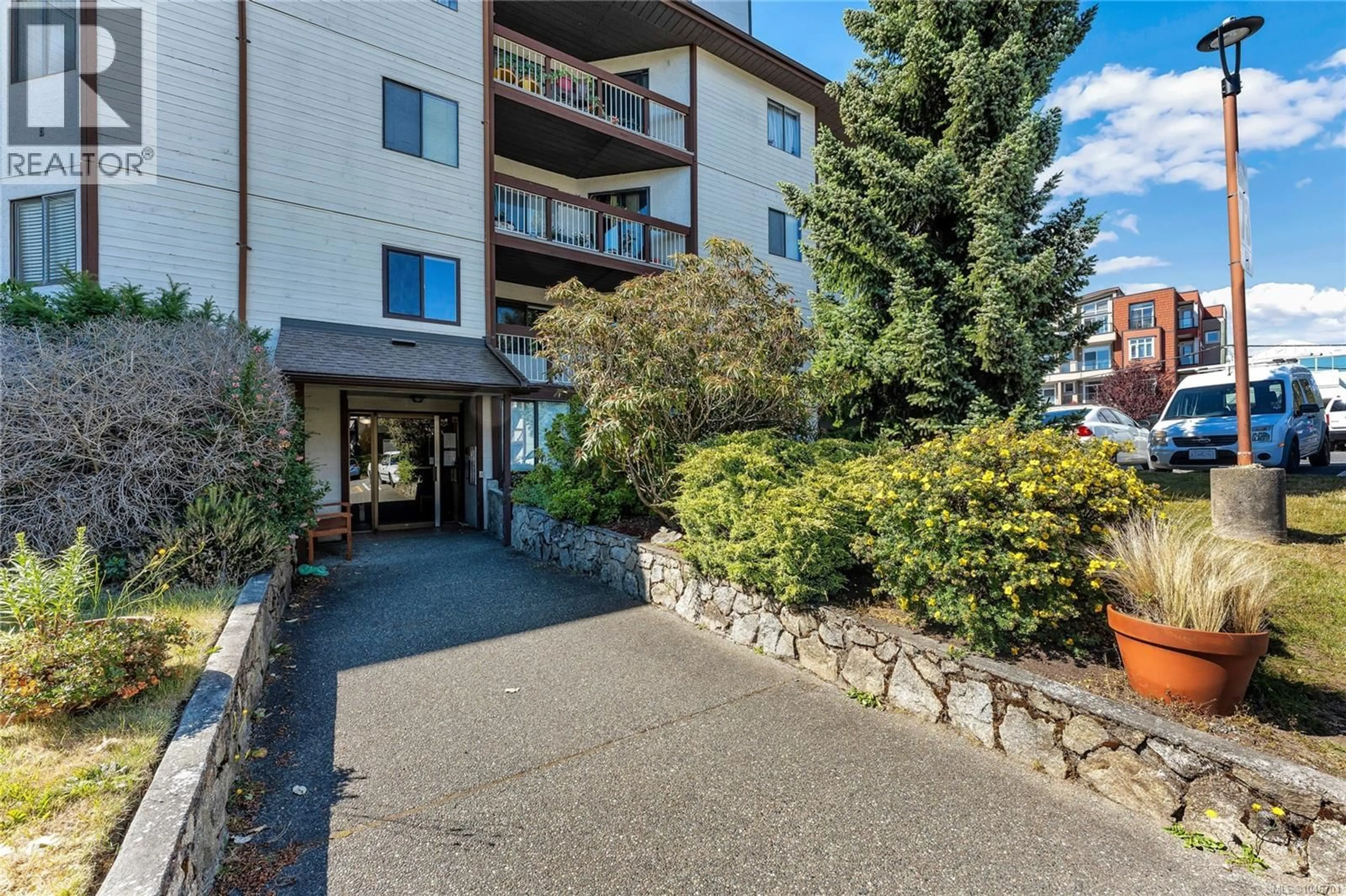 Patio, unknown for 212 - 73 GORGE ROAD WEST, Saanich British Columbia V9A1L9