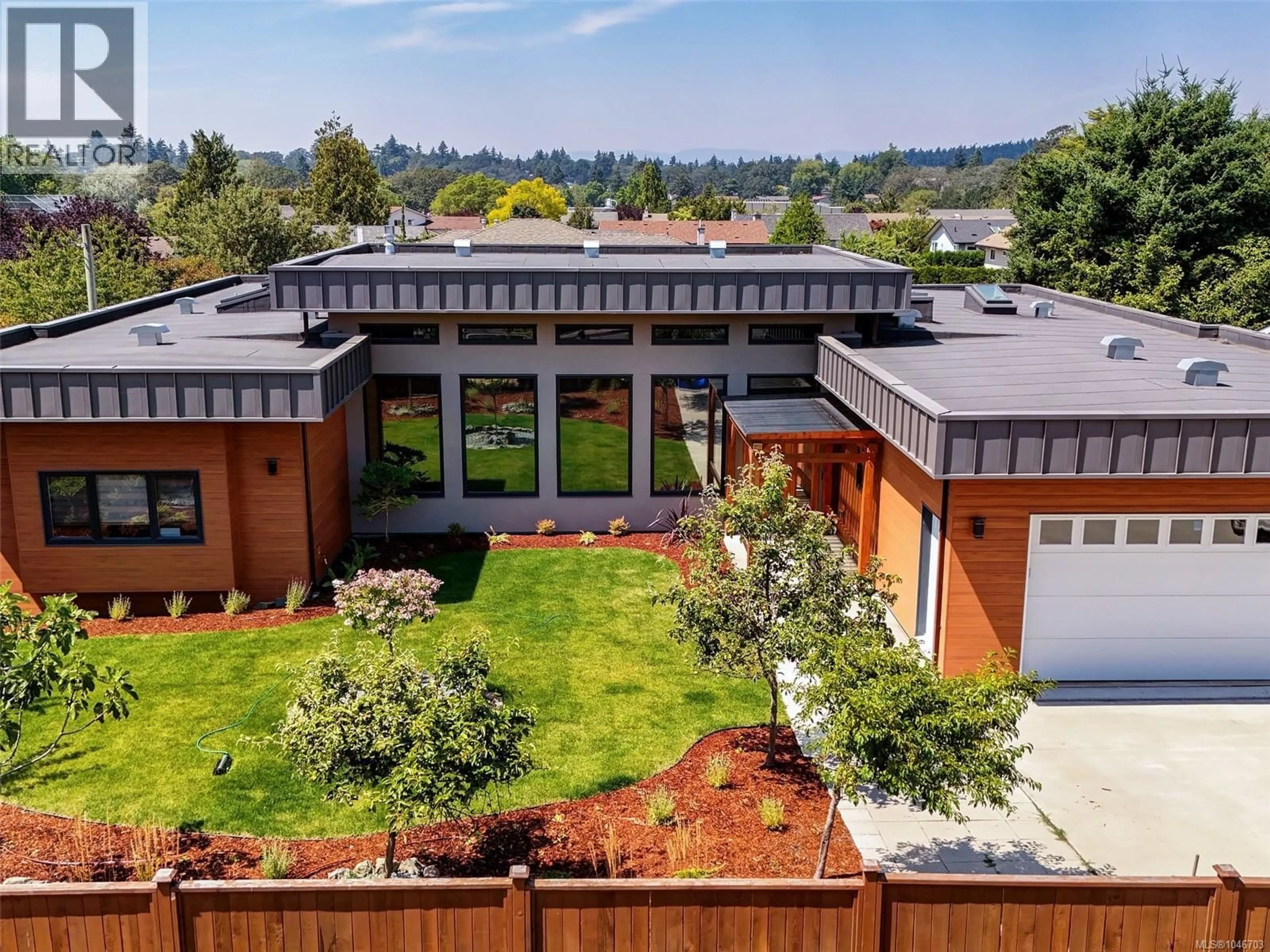 Home with brick exterior material, mountain view for 4160 TYNDALL AVENUE, Saanich British Columbia V8N3R8