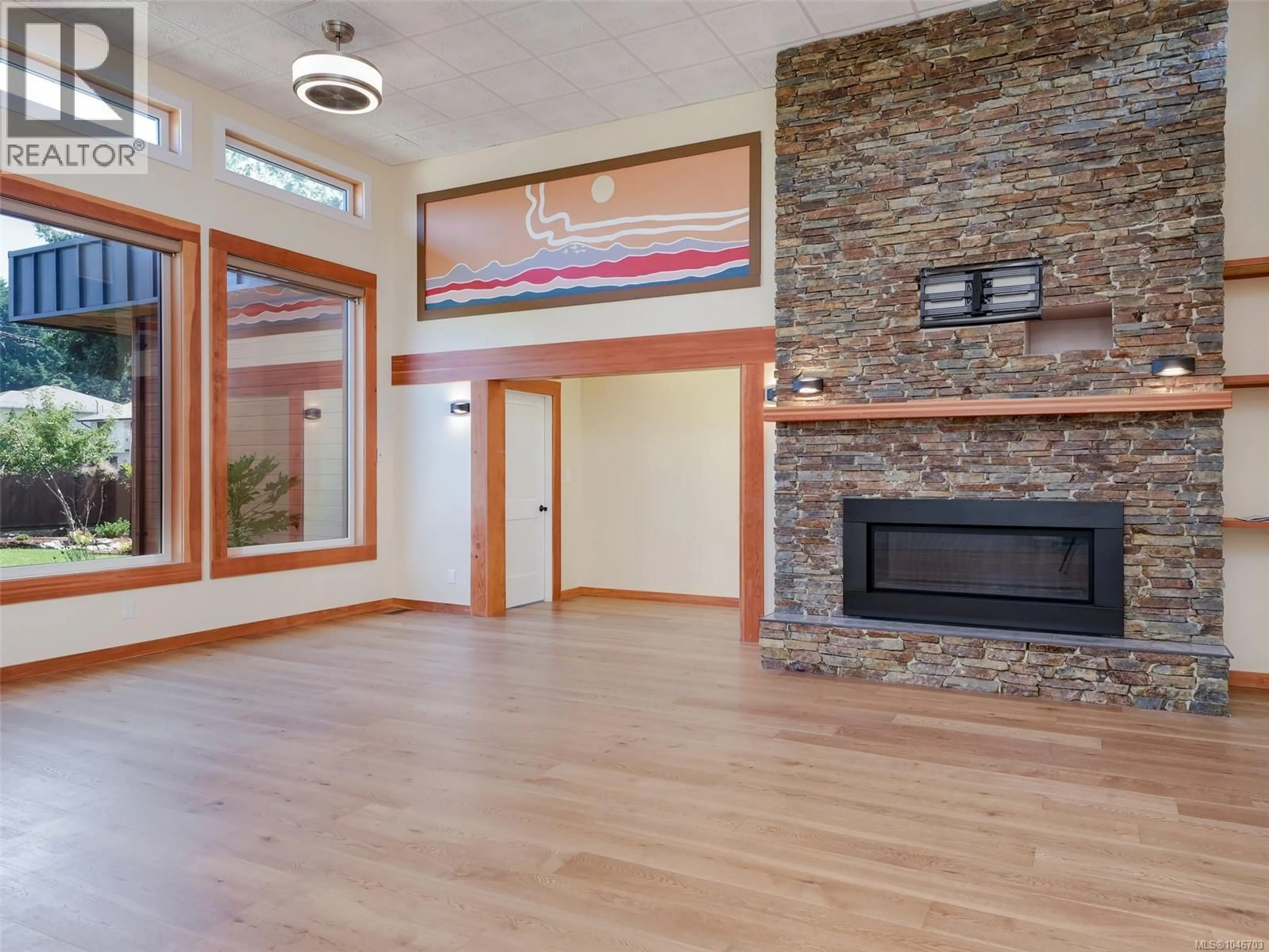 Indoor foyer for 4160 TYNDALL AVENUE, Saanich British Columbia V8N3R8