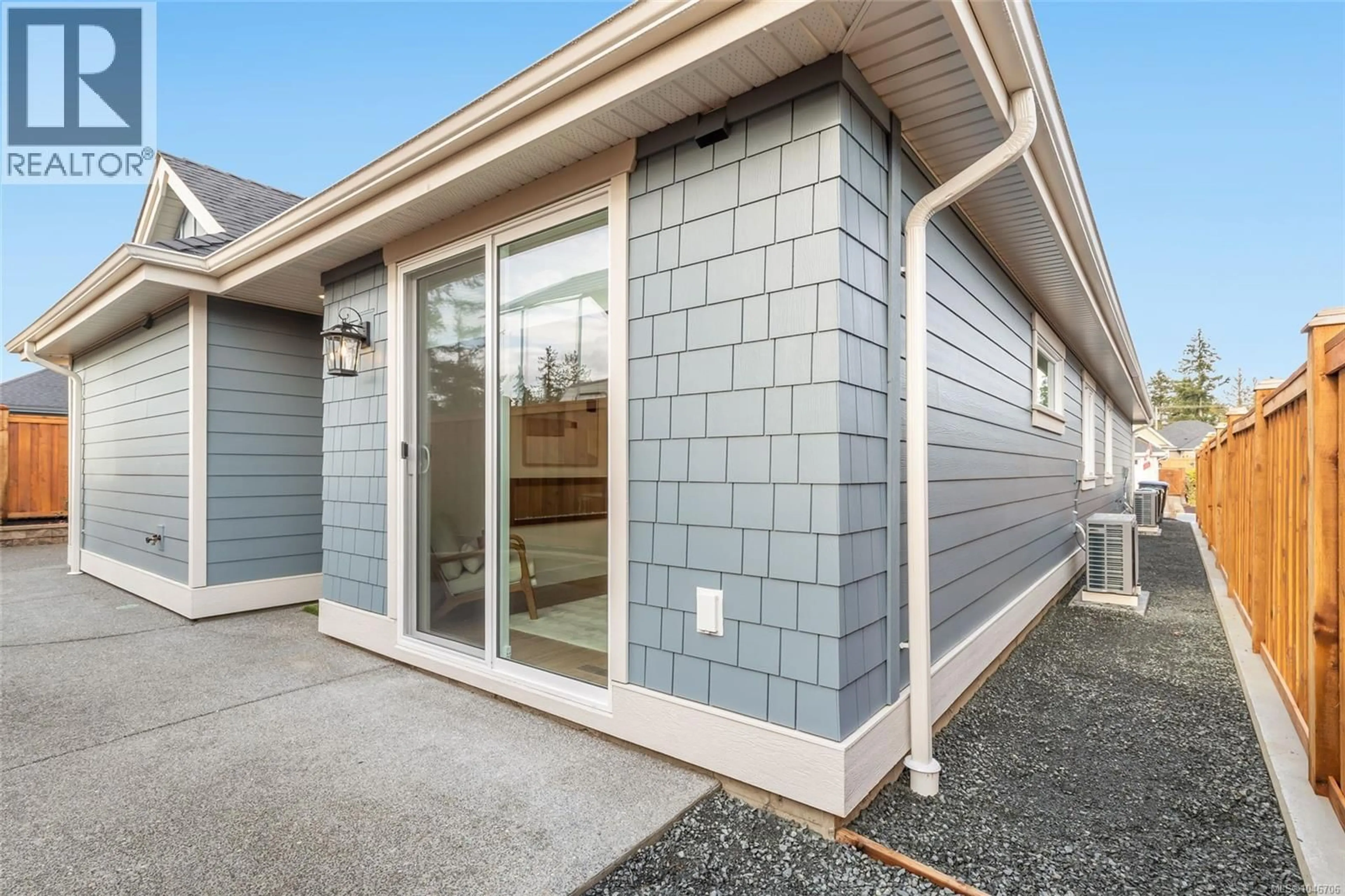 Home with vinyl exterior material, street for 408 HUMMINGBIRD PLACE, Parksville British Columbia V9P1K1